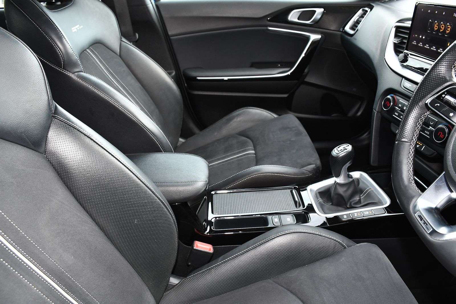 2023 KIA XCEED 2023 KIA XCEED