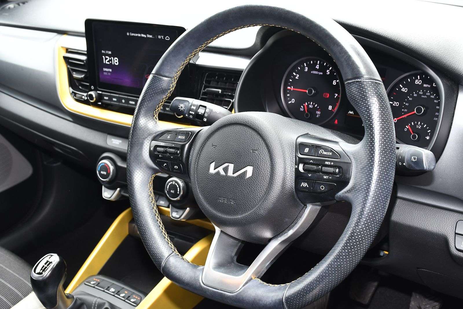 2023 KIA STONIC 2023 KIA STONIC