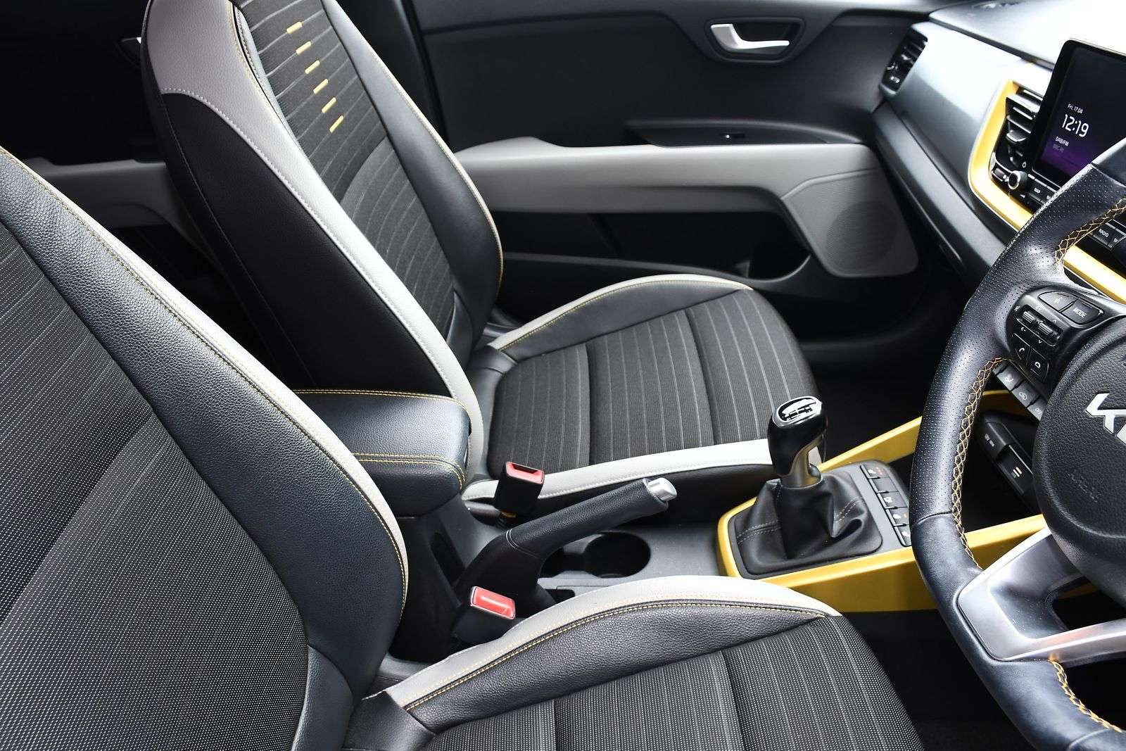 2023 KIA STONIC 2023 KIA STONIC