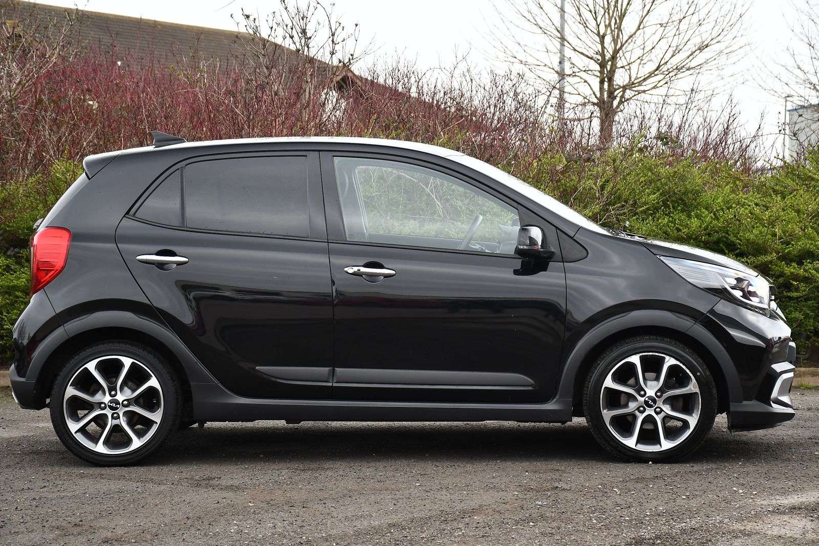 A 2022 KIA PICANTO 1.0 DPi X-Line S Hatchback 5dr Petrol AMT Euro 6 (s/s) (66 bhp) A 2022 KIA PICANTO 1.0 DPi X-Line S Hatchback 5dr Petrol AMT Euro 6 (s/s) (66 bhp)