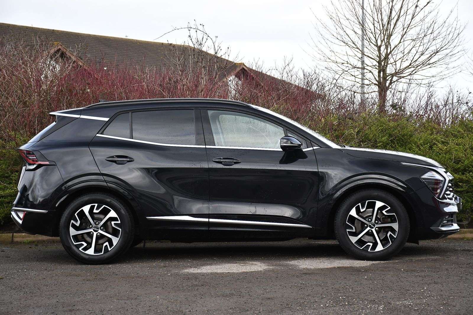 A 2022 KIA SPORTAGE 1.6 T-GDi MHEV 4 SUV 5dr Petrol Hybrid DCT AWD Euro 6 (s/s) (148 bhp) A 2022 KIA SPORTAGE 1.6 T-GDi MHEV 4 SUV 5dr Petrol Hybrid DCT AWD Euro 6 (s/s) (148 bhp)