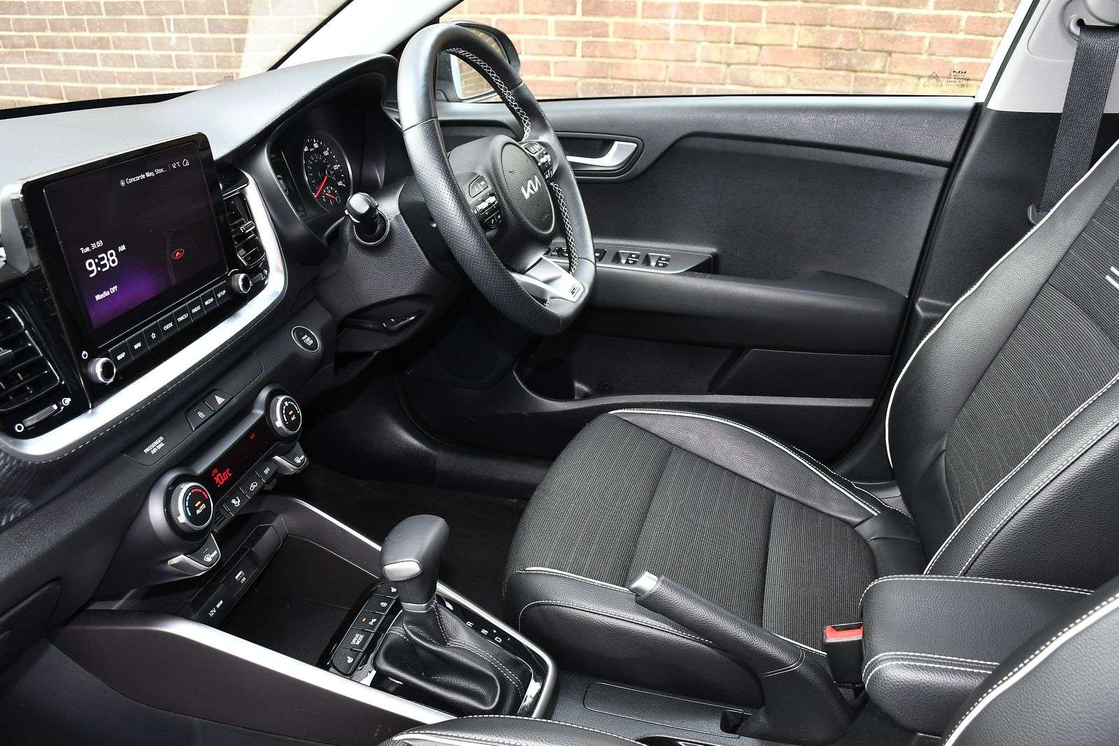 A 2023 KIA STONIC 1.0 T-GDi MHEV GT-Line S SUV 5dr Petrol Hybrid DCT Euro 6 (s/s) (118 bhp) A 2023 KIA STONIC 1.0 T-GDi MHEV GT-Line S SUV 5dr Petrol Hybrid DCT Euro 6 (s/s) (118 bhp)