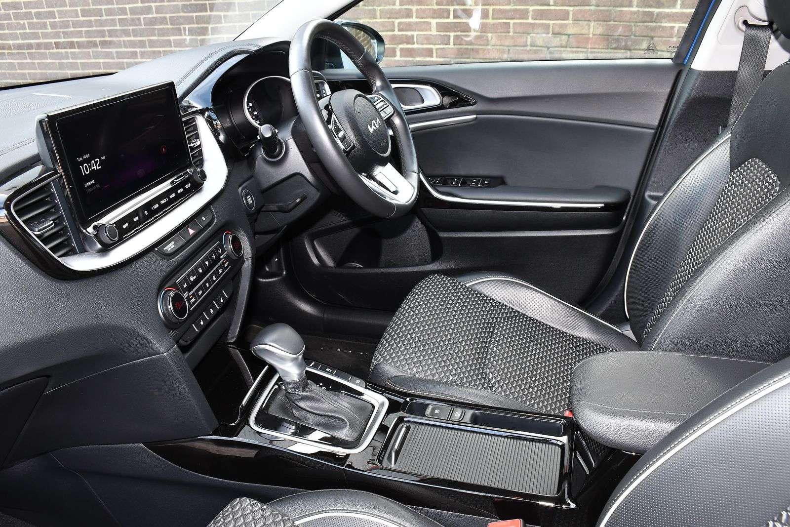 A 2024 KIA XCEED 1.5 T-GDi 3 SUV 5dr Petrol DCT Euro 6 (s/s) (138 bhp) A 2024 KIA XCEED 1.5 T-GDi 3 SUV 5dr Petrol DCT Euro 6 (s/s) (138 bhp)