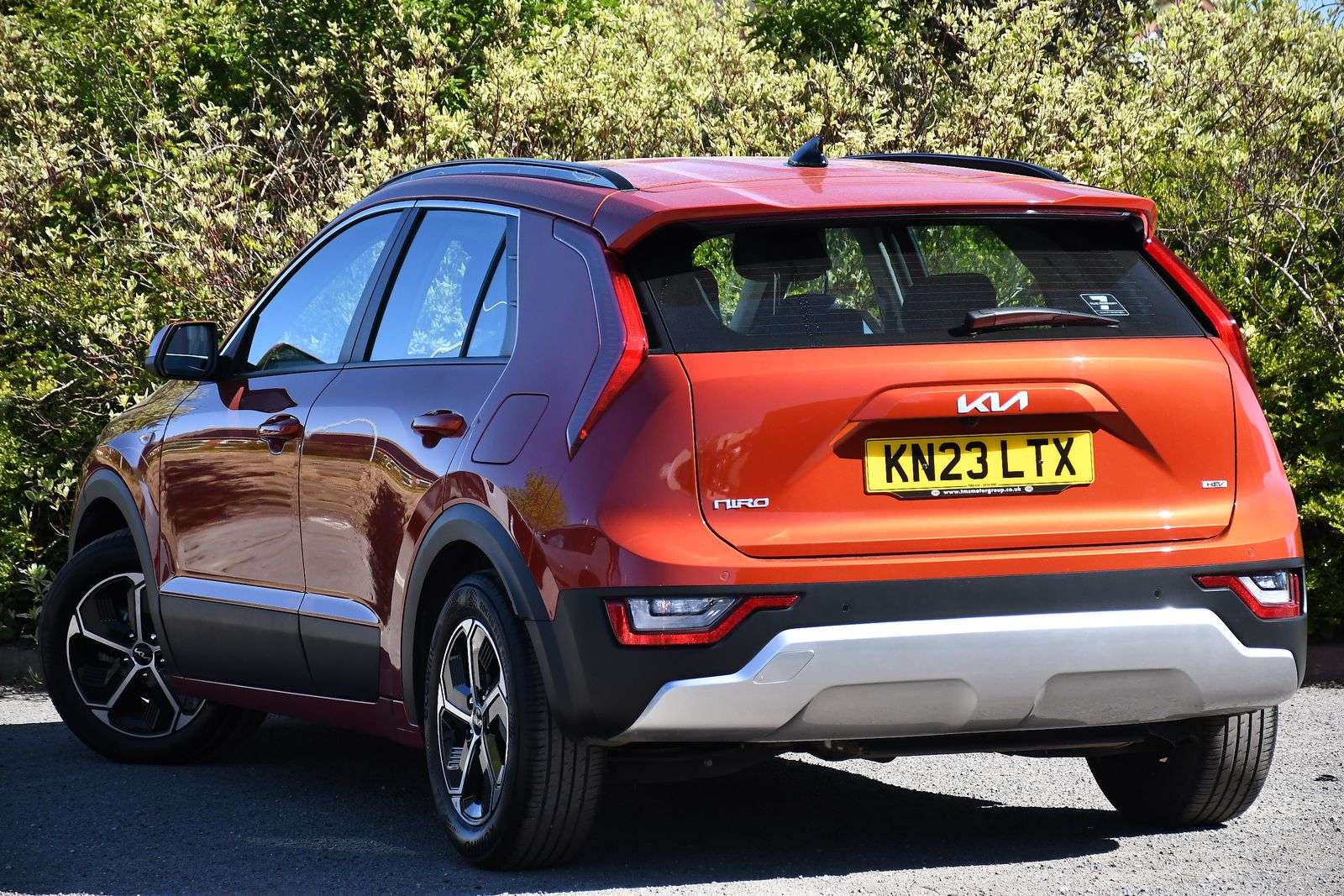 A 2023 KIA NIRO 1.6h GDi 2 SUV 5dr Petrol Hybrid DCT Euro 6 (s/s) (139 bhp) A 2023 KIA NIRO 1.6h GDi 2 SUV 5dr Petrol Hybrid DCT Euro 6 (s/s) (139 bhp)