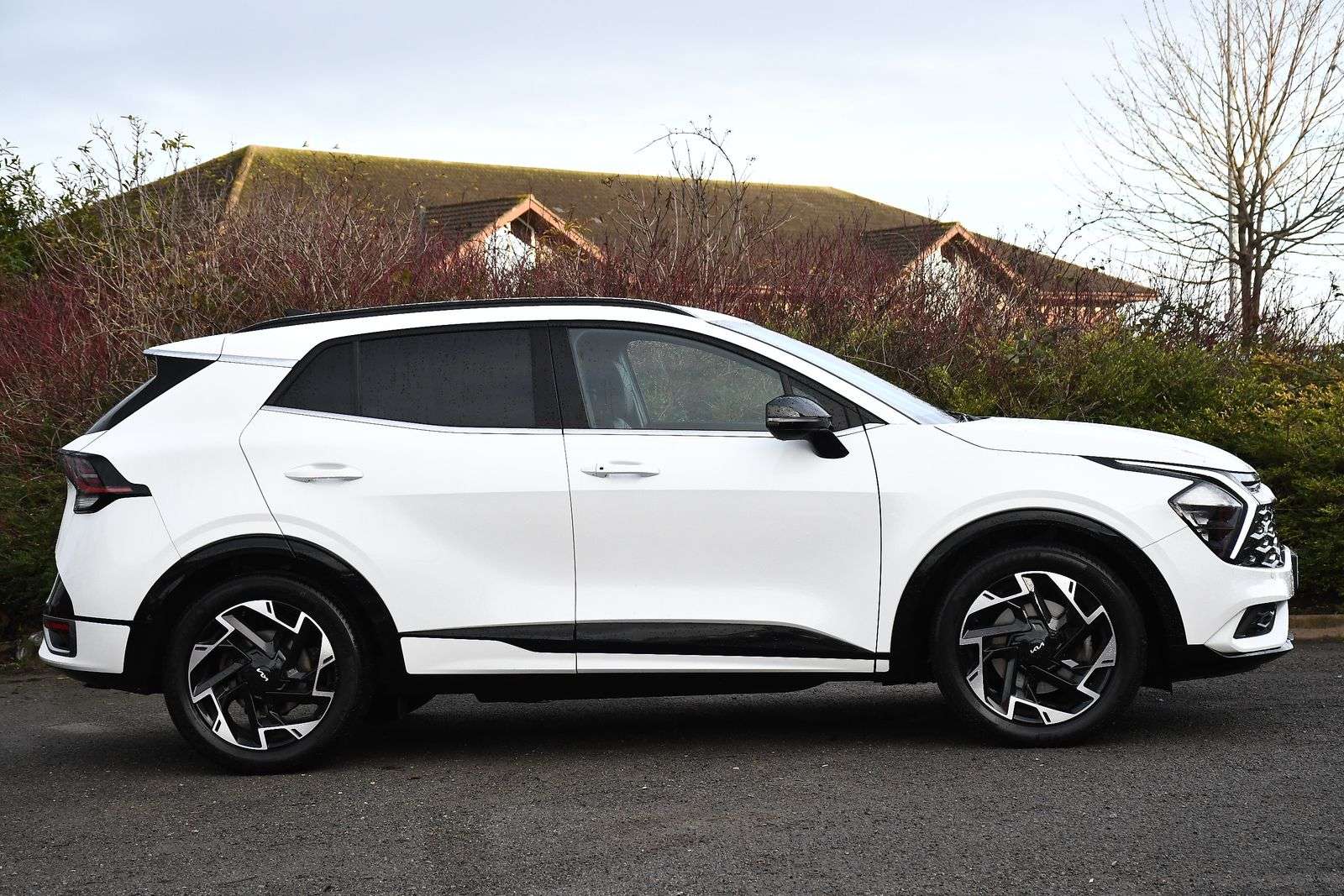 A 2023 KIA SPORTAGE 1.6 T-GDi MHEV GT-Line SUV 5dr Petrol Hybrid DCT Euro 6 (s/s) (148 bhp) A 2023 KIA SPORTAGE 1.6 T-GDi MHEV GT-Line SUV 5dr Petrol Hybrid DCT Euro 6 (s/s) (148 bhp)