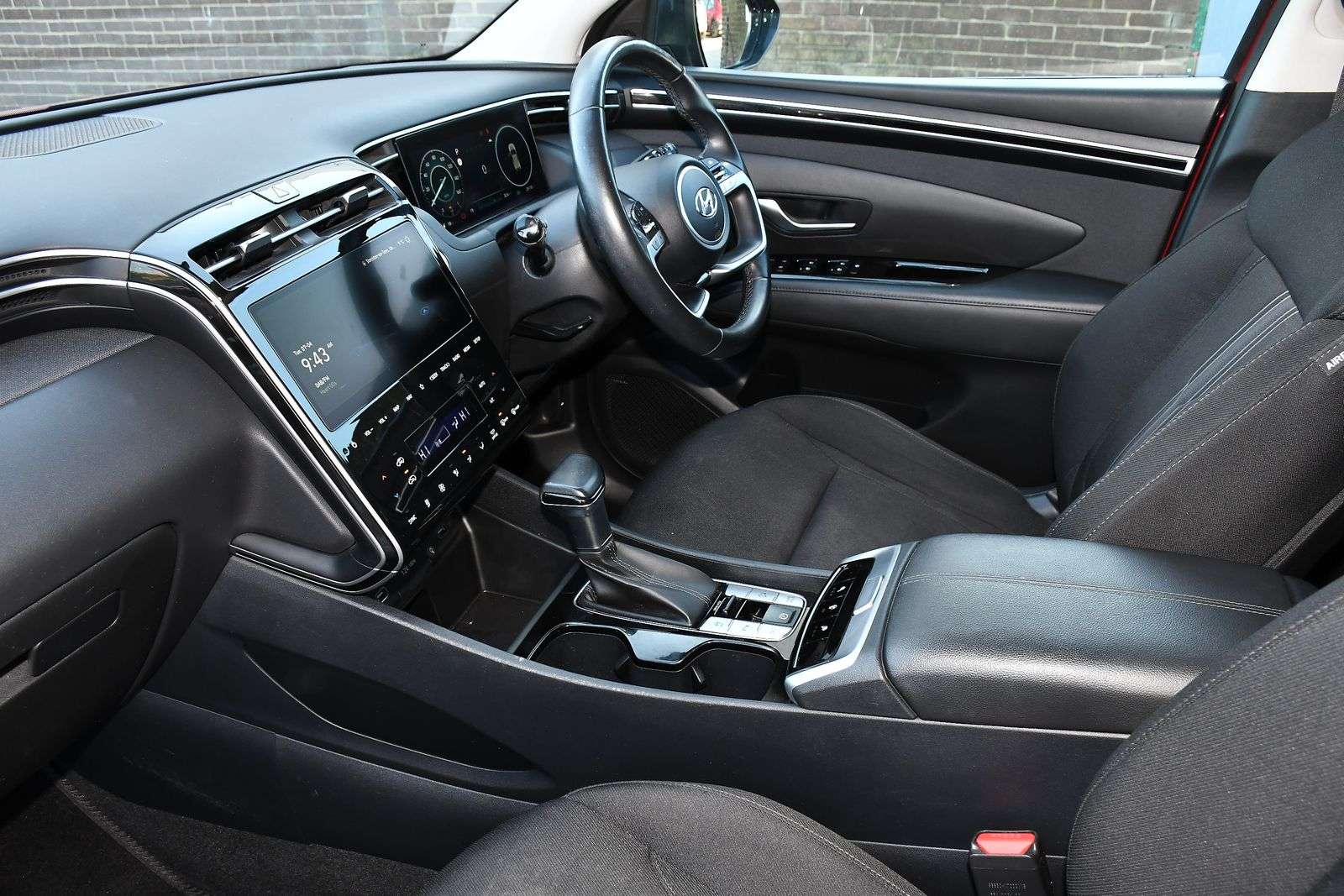 A 2023 HYUNDAI TUCSON 1.6 T-GDi MHEV Premium SUV 5dr Petrol Hybrid DCT Euro 6 (s/s) (150 ps) A 2023 HYUNDAI TUCSON 1.6 T-GDi MHEV Premium SUV 5dr Petrol Hybrid DCT Euro 6 (s/s) (150 ps)