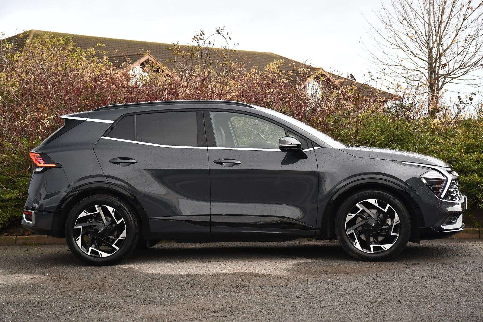 A 2025 KIA SPORTAGE 1.6 T-GDi MHEV GT-Line S SUV 5dr Petrol Hybrid DCT Euro 6 (s/s) (157 bhp) A 2025 KIA SPORTAGE 1.6 T-GDi MHEV GT-Line S SUV 5dr Petrol Hybrid DCT Euro 6 (s/s) (157 bhp)