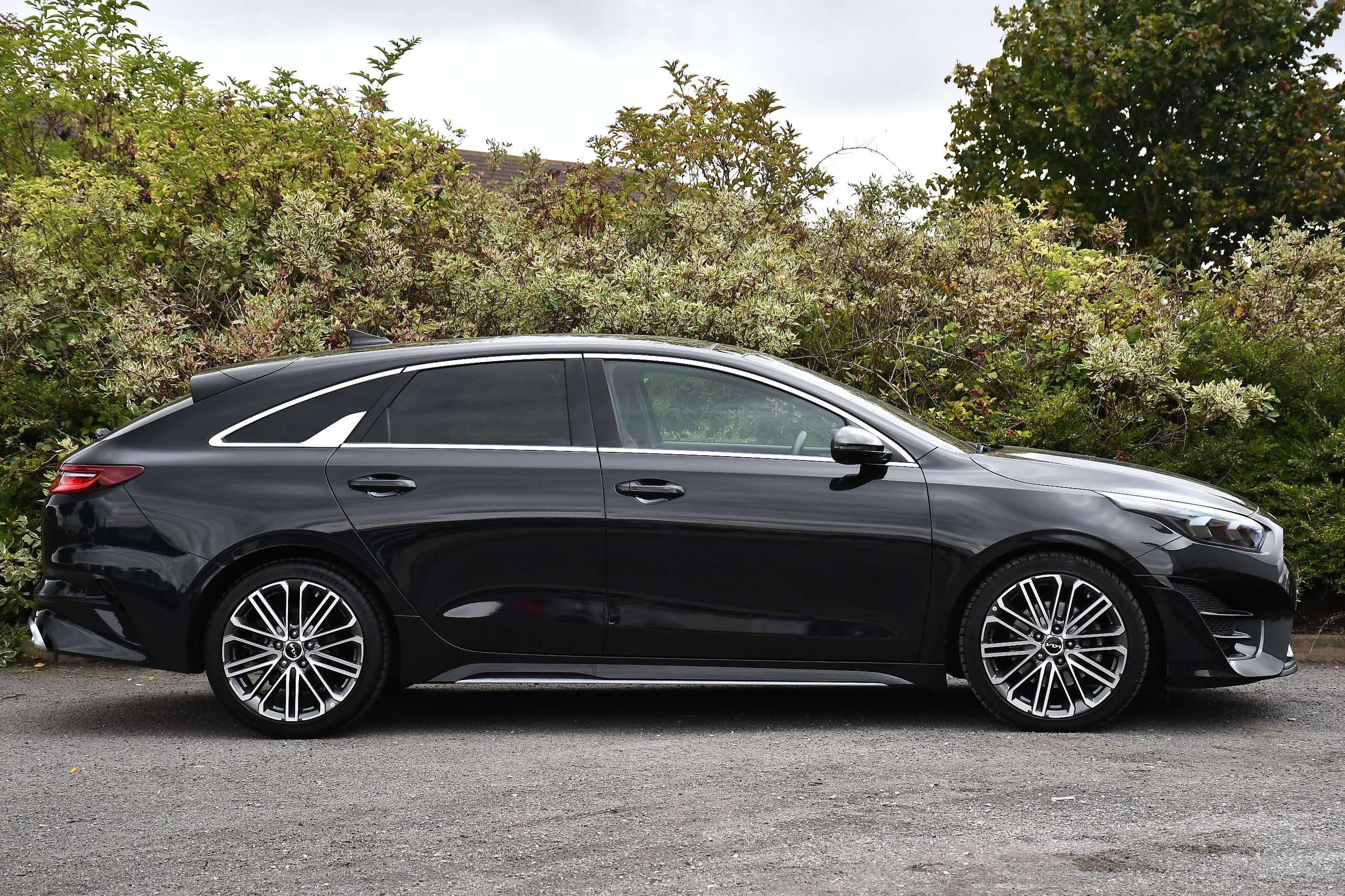 A 2024 KIA PROCEED 1.5 T-GDi GT-Line S Shooting Brake 5dr Petrol DCT Euro 6 (s/s) (158 bhp) A 2024 KIA PROCEED 1.5 T-GDi GT-Line S Shooting Brake 5dr Petrol DCT Euro 6 (s/s) (158 bhp)