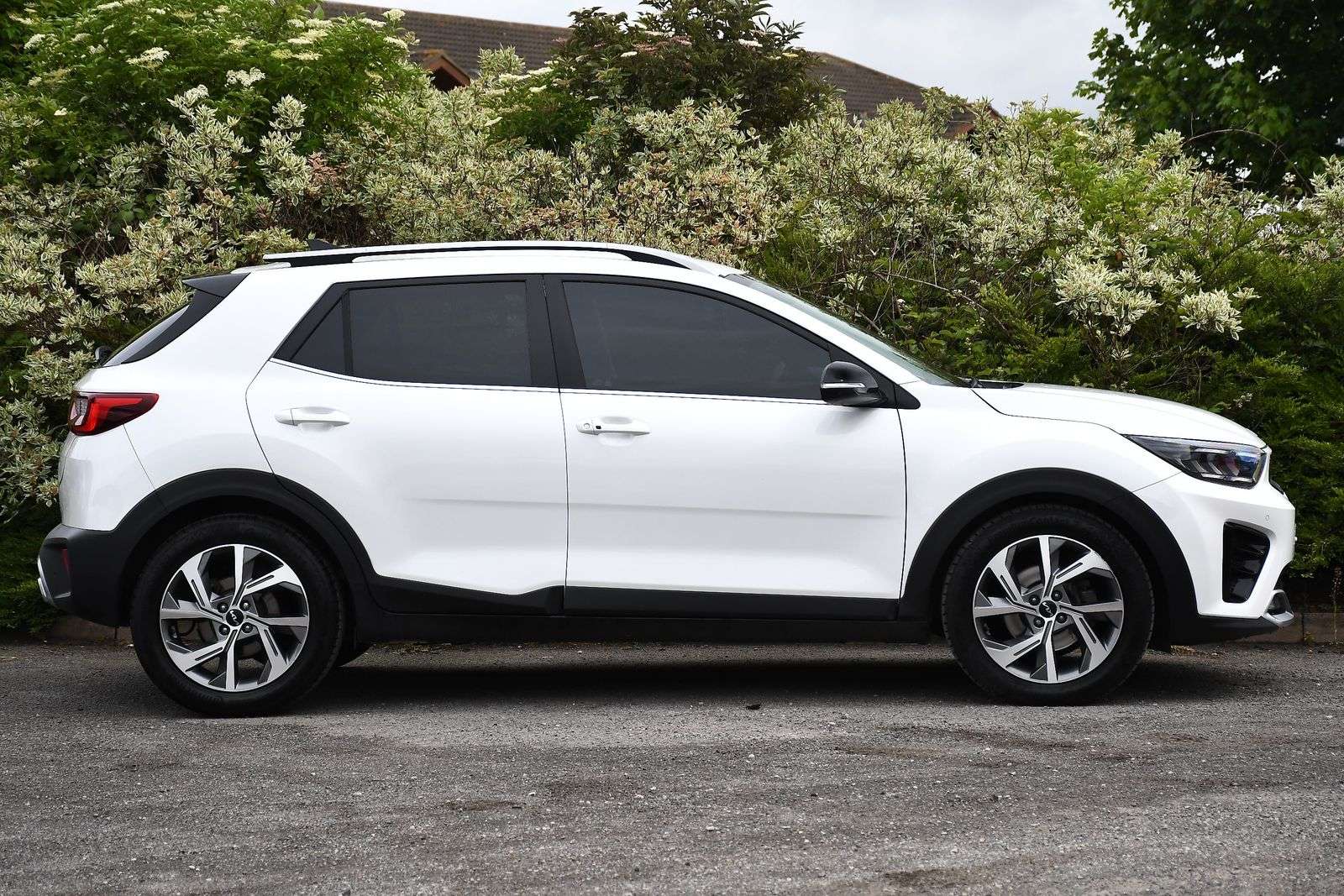 A 2025 KIA STONIC 1.0 T-GDi MHEV GT-Line S SUV 5dr Petrol Hybrid DCT Euro 6 (s/s) (98 bhp) A 2025 KIA STONIC 1.0 T-GDi MHEV GT-Line S SUV 5dr Petrol Hybrid DCT Euro 6 (s/s) (98 bhp)