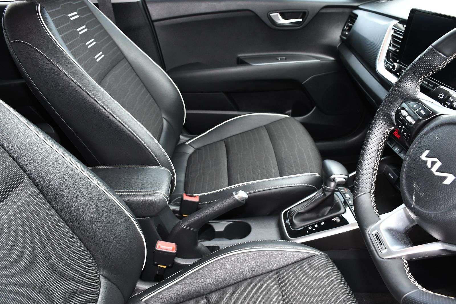 2025 KIA STONIC 2025 KIA STONIC