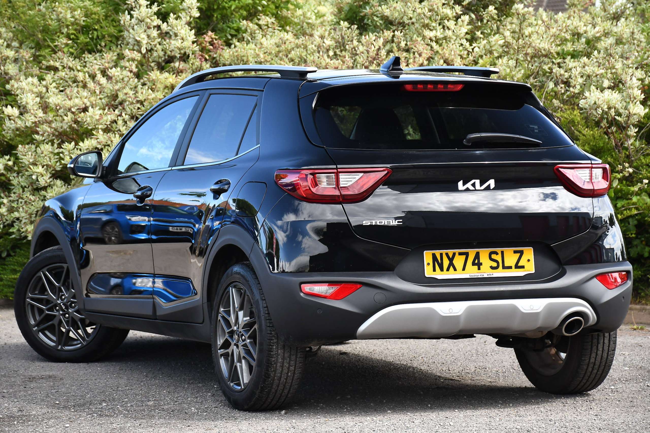 A 2024 KIA STONIC 1.0 T-GDi MHEV Shadow SUV 5dr Petrol Hybrid DCT Euro 6 (s/s) (98 bhp) A 2024 KIA STONIC 1.0 T-GDi MHEV Shadow SUV 5dr Petrol Hybrid DCT Euro 6 (s/s) (98 bhp)