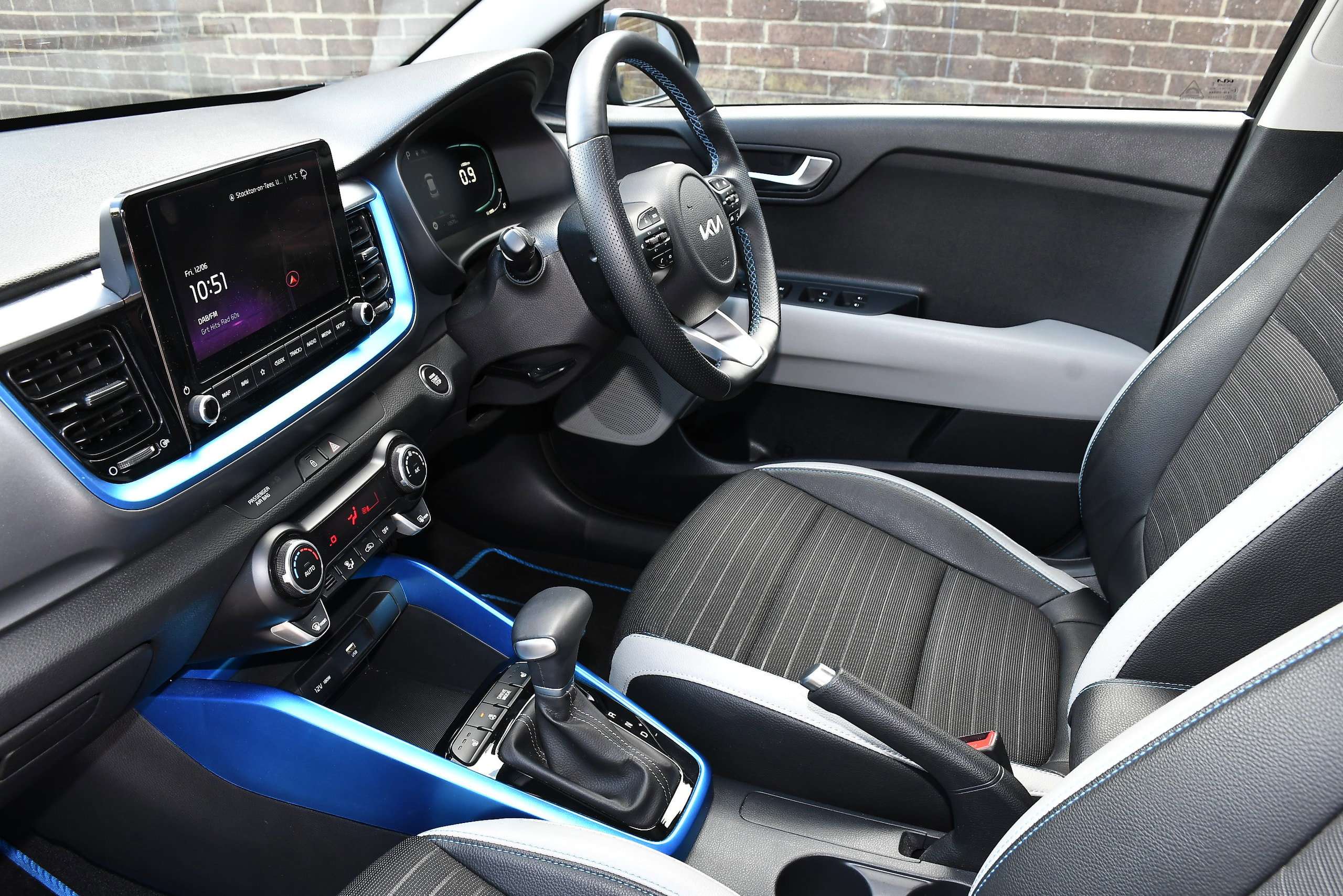 A 2024 KIA STONIC 1.0 T-GDi MHEV Shadow SUV 5dr Petrol Hybrid DCT Euro 6 (s/s) (98 bhp) A 2024 KIA STONIC 1.0 T-GDi MHEV Shadow SUV 5dr Petrol Hybrid DCT Euro 6 (s/s) (98 bhp)