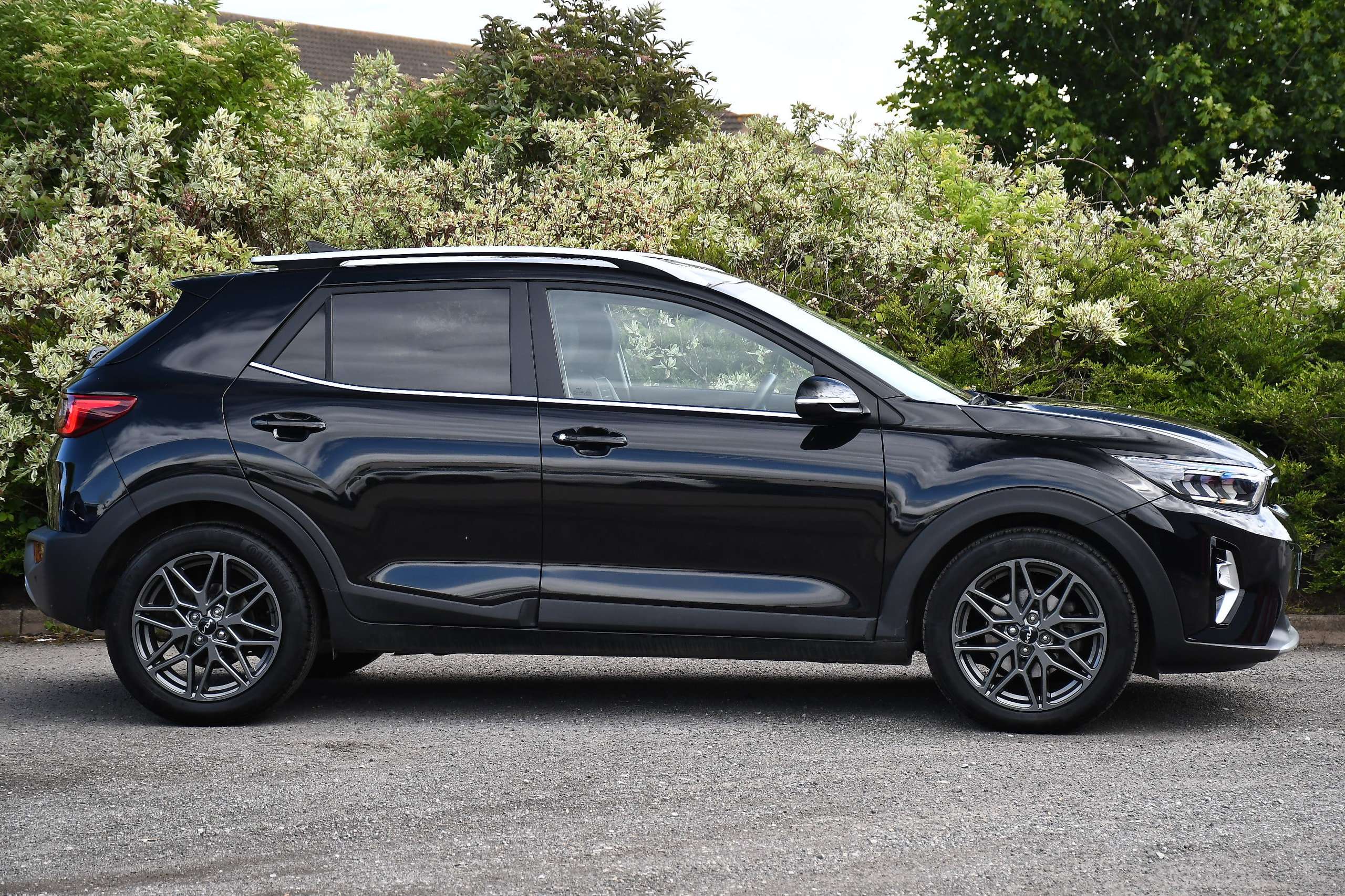 A 2024 KIA STONIC 1.0 T-GDi MHEV Shadow SUV 5dr Petrol Hybrid DCT Euro 6 (s/s) (98 bhp) A 2024 KIA STONIC 1.0 T-GDi MHEV Shadow SUV 5dr Petrol Hybrid DCT Euro 6 (s/s) (98 bhp)