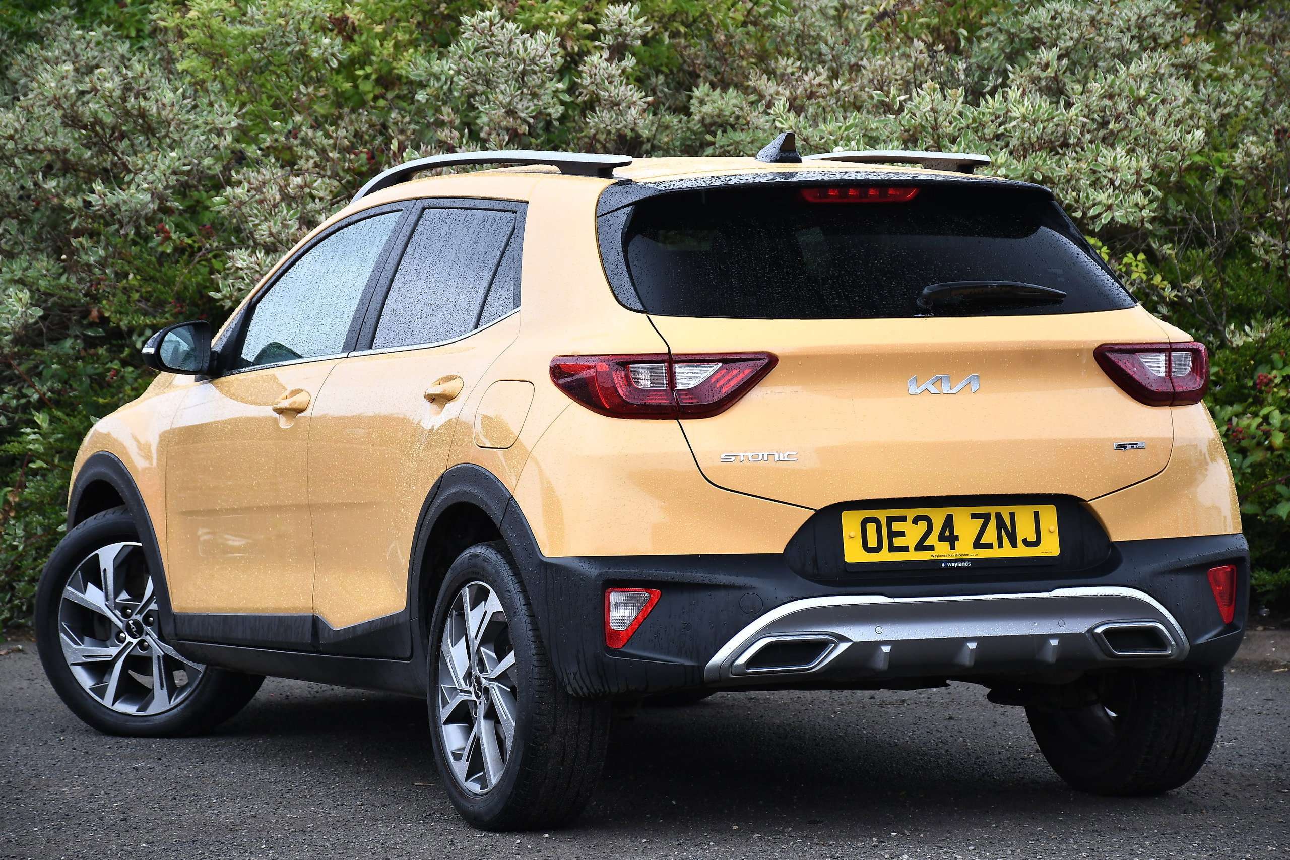 A 2024 KIA STONIC 1.0 T-GDi GT-Line SUV 5dr Petrol DCT Euro 6 (s/s) (98 bhp) A 2024 KIA STONIC 1.0 T-GDi GT-Line SUV 5dr Petrol DCT Euro 6 (s/s) (98 bhp)