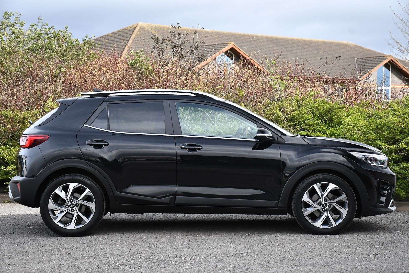 A 2023 KIA STONIC 1.0 T-GDi GT-Line SUV 5dr Petrol DCT Euro 6 (s/s) (99 bhp) A 2023 KIA STONIC 1.0 T-GDi GT-Line SUV 5dr Petrol DCT Euro 6 (s/s) (99 bhp)