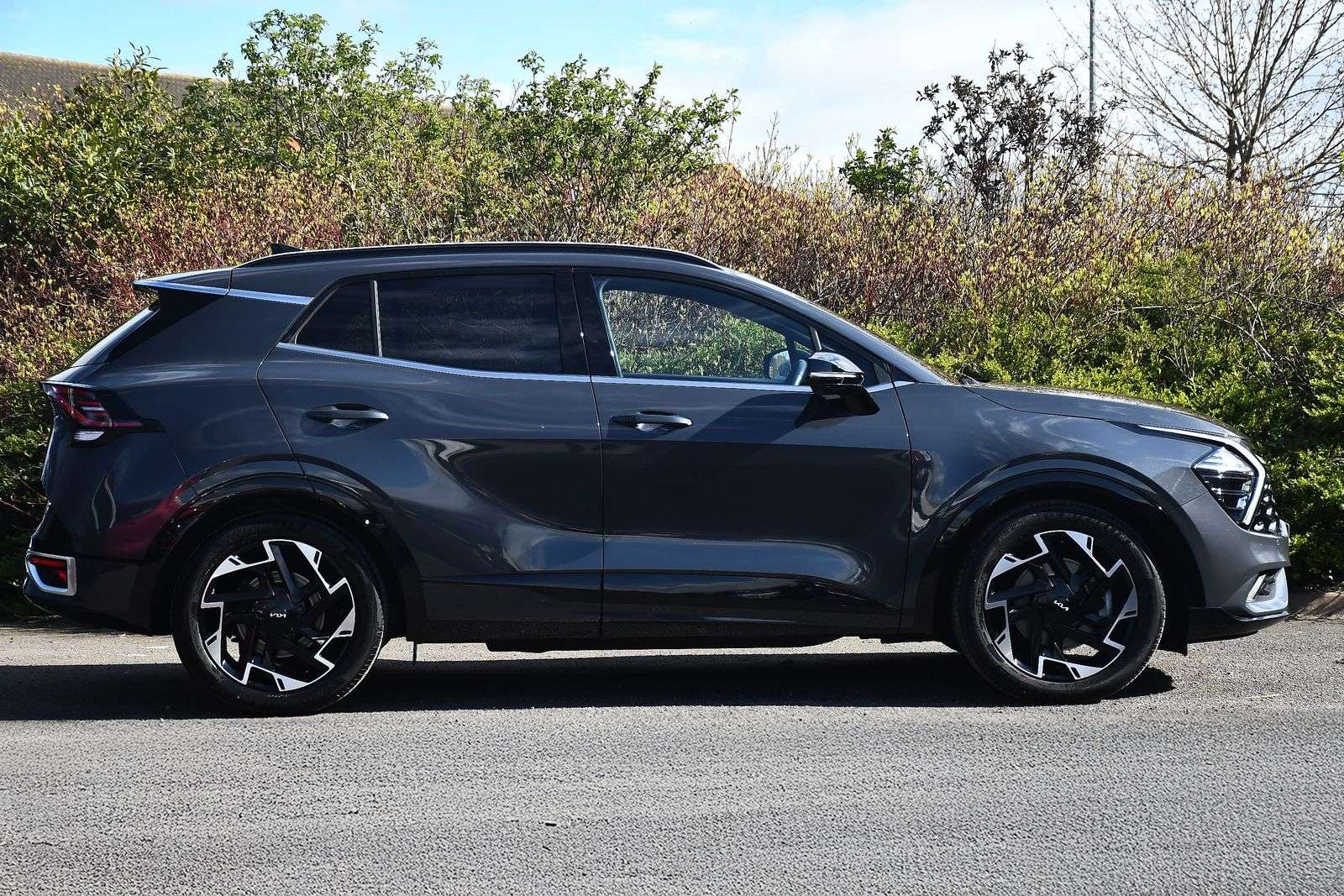 A 2023 KIA SPORTAGE 1.6 T-GDi MHEV GT-Line S SUV 5dr Petrol Hybrid DCT AWD Euro 6 (s/s) (148 bhp) A 2023 KIA SPORTAGE 1.6 T-GDi MHEV GT-Line S SUV 5dr Petrol Hybrid DCT AWD Euro 6 (s/s) (148 bhp)