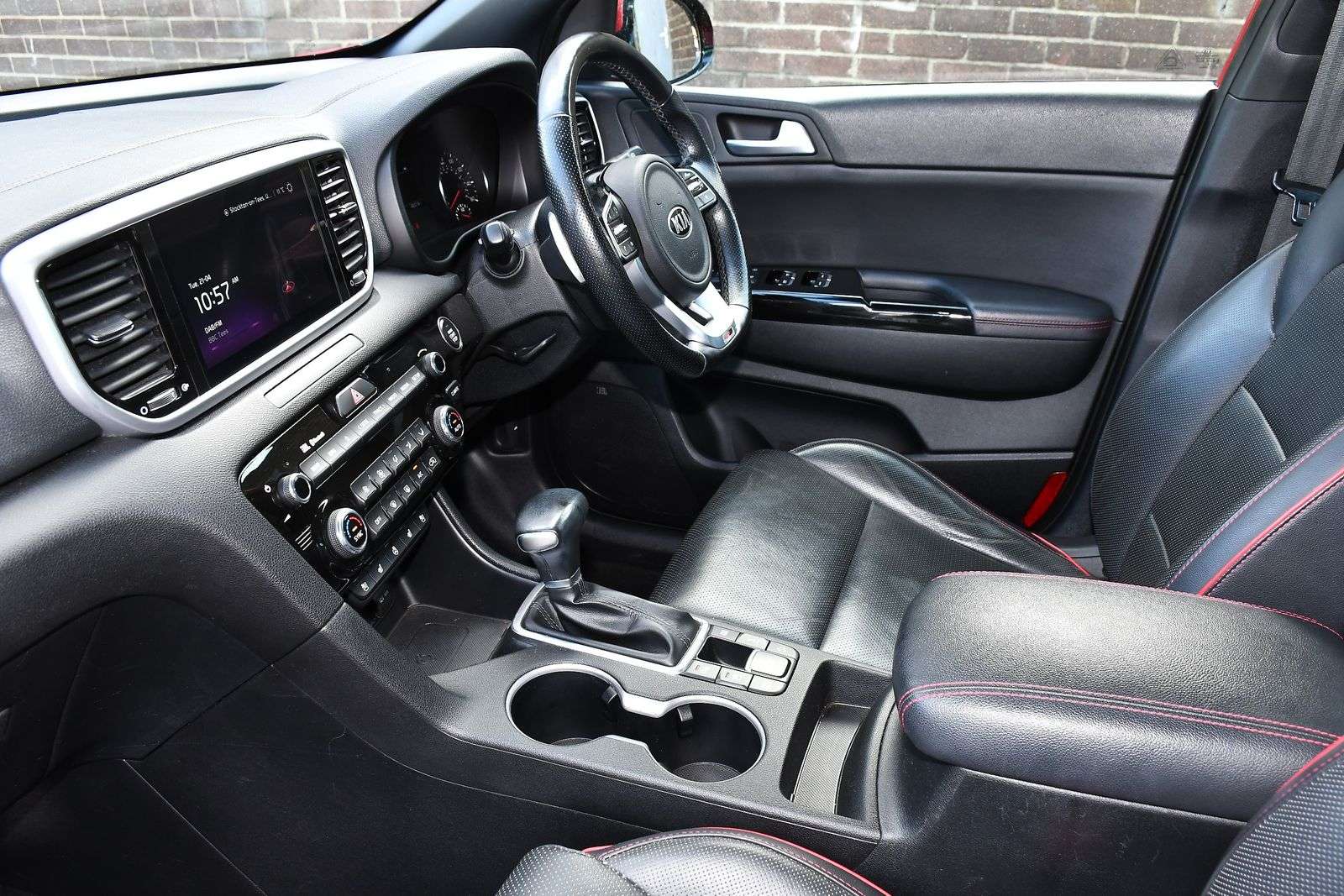 A 2021 KIA SPORTAGE 1.6 T-GDi GT-Line S SUV 5dr Petrol DCT AWD Euro 6 (s/s) (174 bhp) A 2021 KIA SPORTAGE 1.6 T-GDi GT-Line S SUV 5dr Petrol DCT AWD Euro 6 (s/s) (174 bhp)