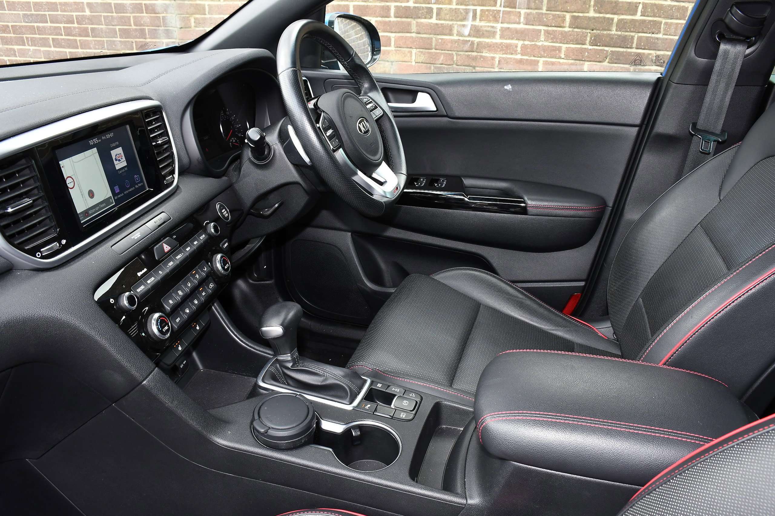 A 2019 KIA SPORTAGE 1.6 T-GDi GT-Line SUV 5dr Petrol DCT AWD Euro 6 (s/s) (174 bhp) A 2019 KIA SPORTAGE 1.6 T-GDi GT-Line SUV 5dr Petrol DCT AWD Euro 6 (s/s) (174 bhp)