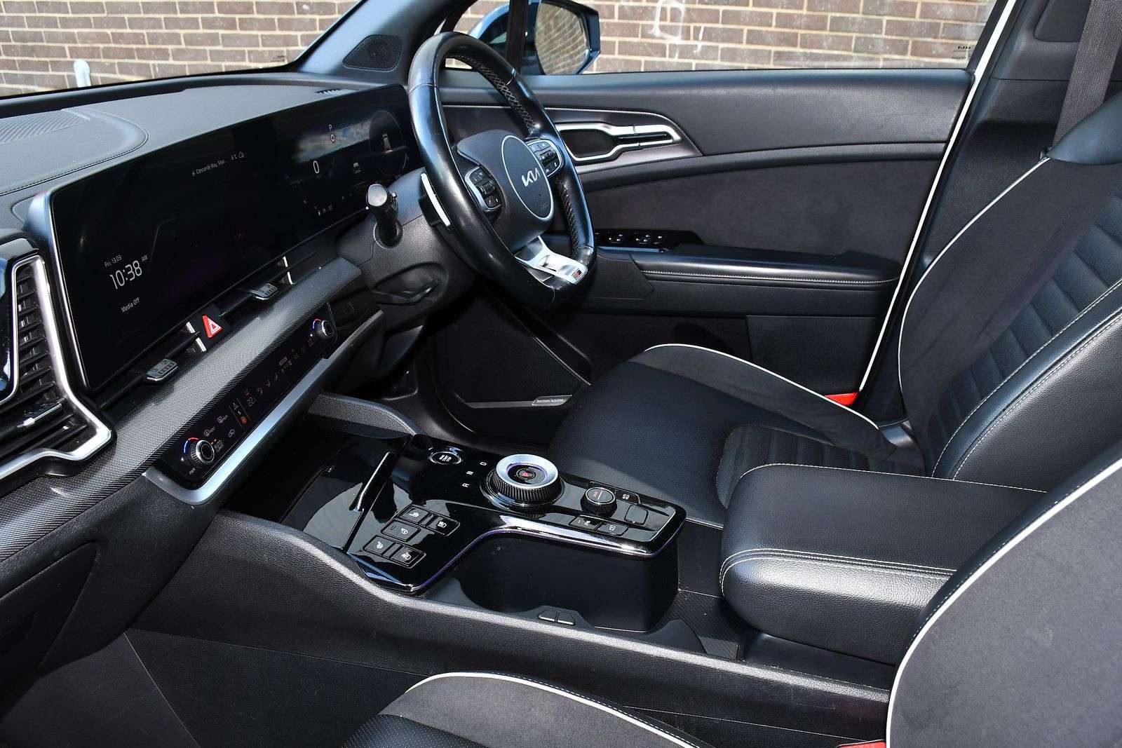 A 2022 KIA SPORTAGE 1.6 h T-GDi GT-Line S SUV 5dr Petrol Hybrid Auto AWD Euro 6 (s/s) (226 bhp) A 2022 KIA SPORTAGE 1.6 h T-GDi GT-Line S SUV 5dr Petrol Hybrid Auto AWD Euro 6 (s/s) (226 bhp)