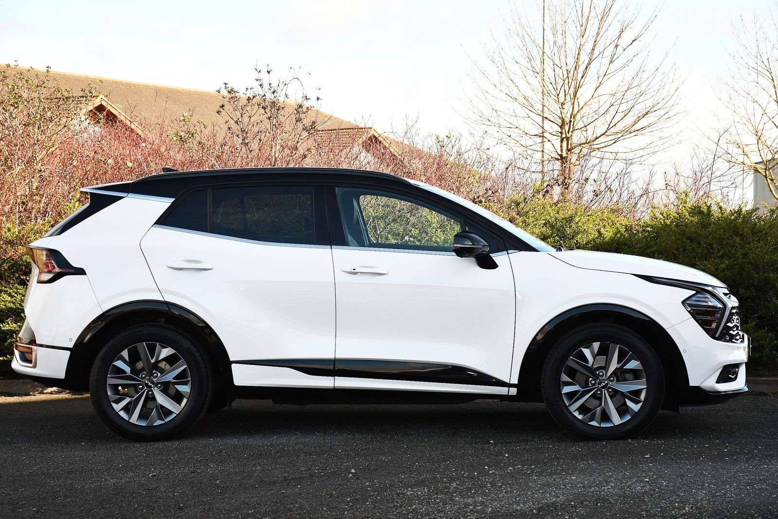 A 2022 KIA SPORTAGE 1.6 h T-GDi GT-Line S SUV 5dr Petrol Hybrid Auto AWD Euro 6 (s/s) (226 bhp) A 2022 KIA SPORTAGE 1.6 h T-GDi GT-Line S SUV 5dr Petrol Hybrid Auto AWD Euro 6 (s/s) (226 bhp)