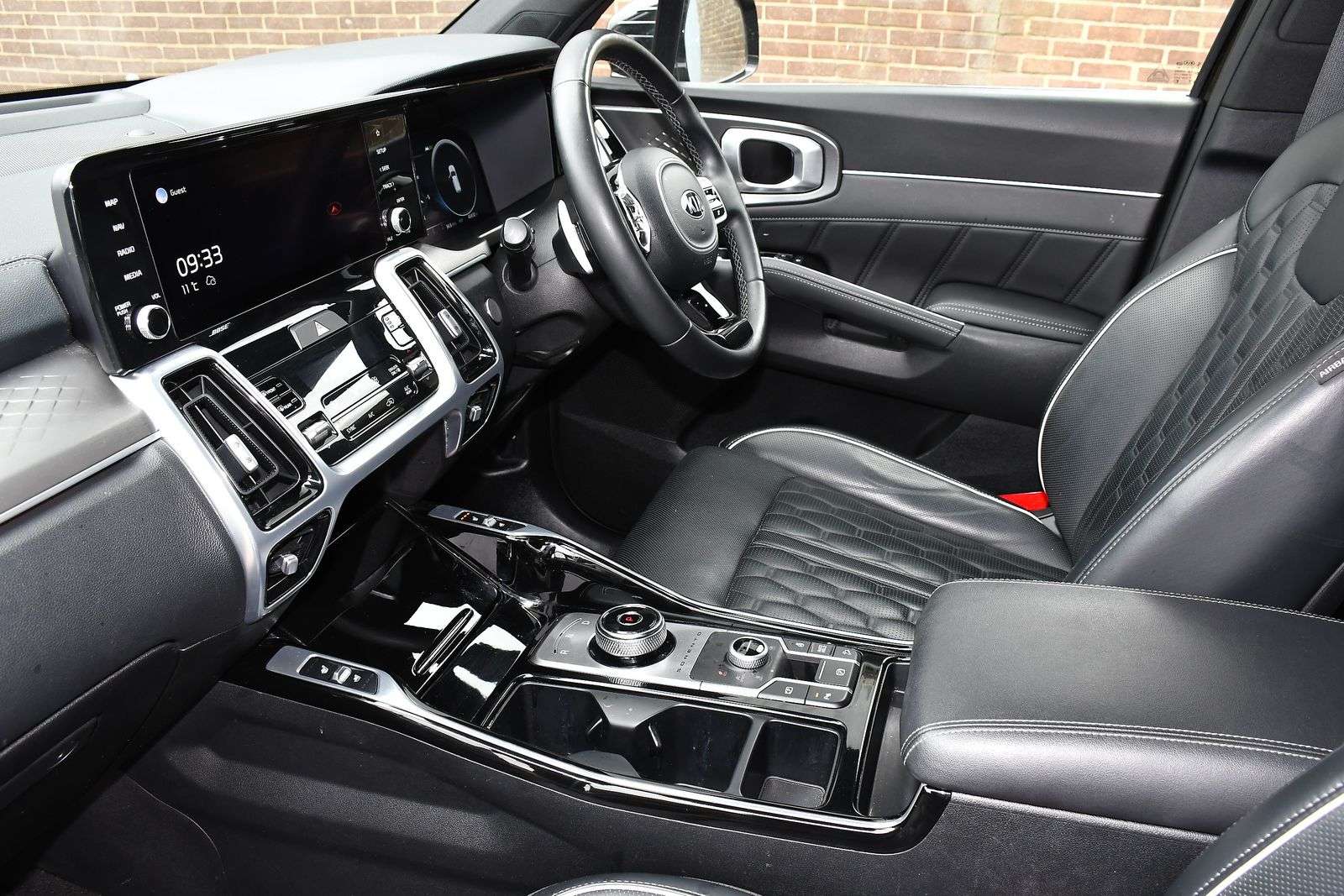 A 2021 KIA SORENTO 1.6 h T-GDi 4 SUV 5dr Petrol Hybrid Auto AWD Euro 6 (s/s) (226 bhp) A 2021 KIA SORENTO 1.6 h T-GDi 4 SUV 5dr Petrol Hybrid Auto AWD Euro 6 (s/s) (226 bhp)