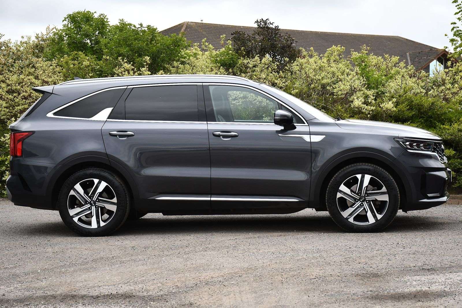 A 2021 KIA SORENTO 1.6 h T-GDi 4 SUV 5dr Petrol Hybrid Auto AWD Euro 6 (s/s) (226 bhp) A 2021 KIA SORENTO 1.6 h T-GDi 4 SUV 5dr Petrol Hybrid Auto AWD Euro 6 (s/s) (226 bhp)