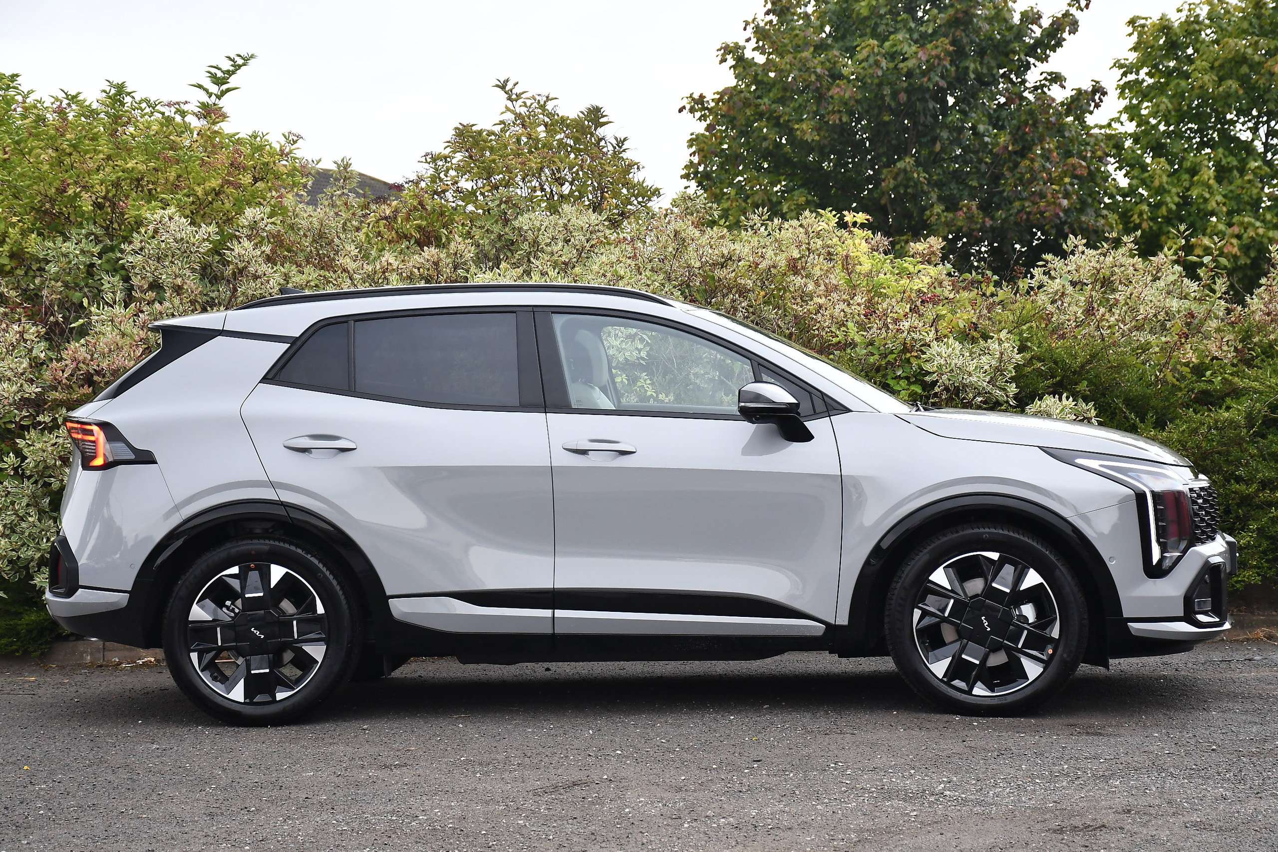 A 2026 KIA SPORTAGE 1.6 h T-GDi GT-Line S SUV 5dr Petrol Hybrid Auto AWD Euro 6 (s/s) (235 bhp) A 2026 KIA SPORTAGE 1.6 h T-GDi GT-Line S SUV 5dr Petrol Hybrid Auto AWD Euro 6 (s/s) (235 bhp)