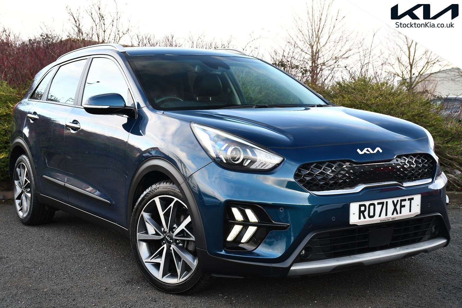 A 2021 KIA NIRO 3 A 2021 KIA NIRO 3