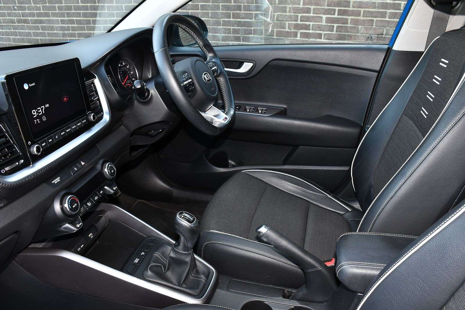 A 2021 KIA STONIC 1.0 T-GDi MHEV GT-Line SUV 5dr Petrol Hybrid Manual Euro 6 (s/s) (118 bhp) A 2021 KIA STONIC 1.0 T-GDi MHEV GT-Line SUV 5dr Petrol Hybrid Manual Euro 6 (s/s) (118 bhp)