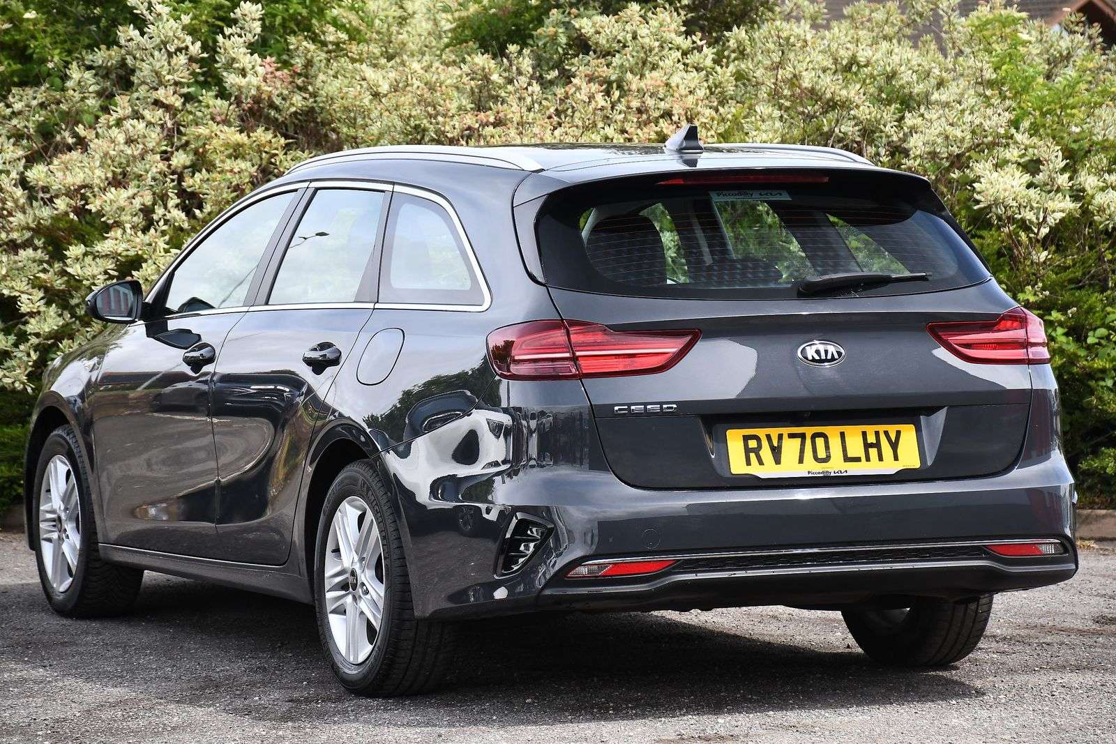 A 2020 KIA CEED 1.0 T-GDi 2 NAV Sportswagon 5dr Petrol Manual Euro 6 (s/s) (118 bhp) A 2020 KIA CEED 1.0 T-GDi 2 NAV Sportswagon 5dr Petrol Manual Euro 6 (s/s) (118 bhp)