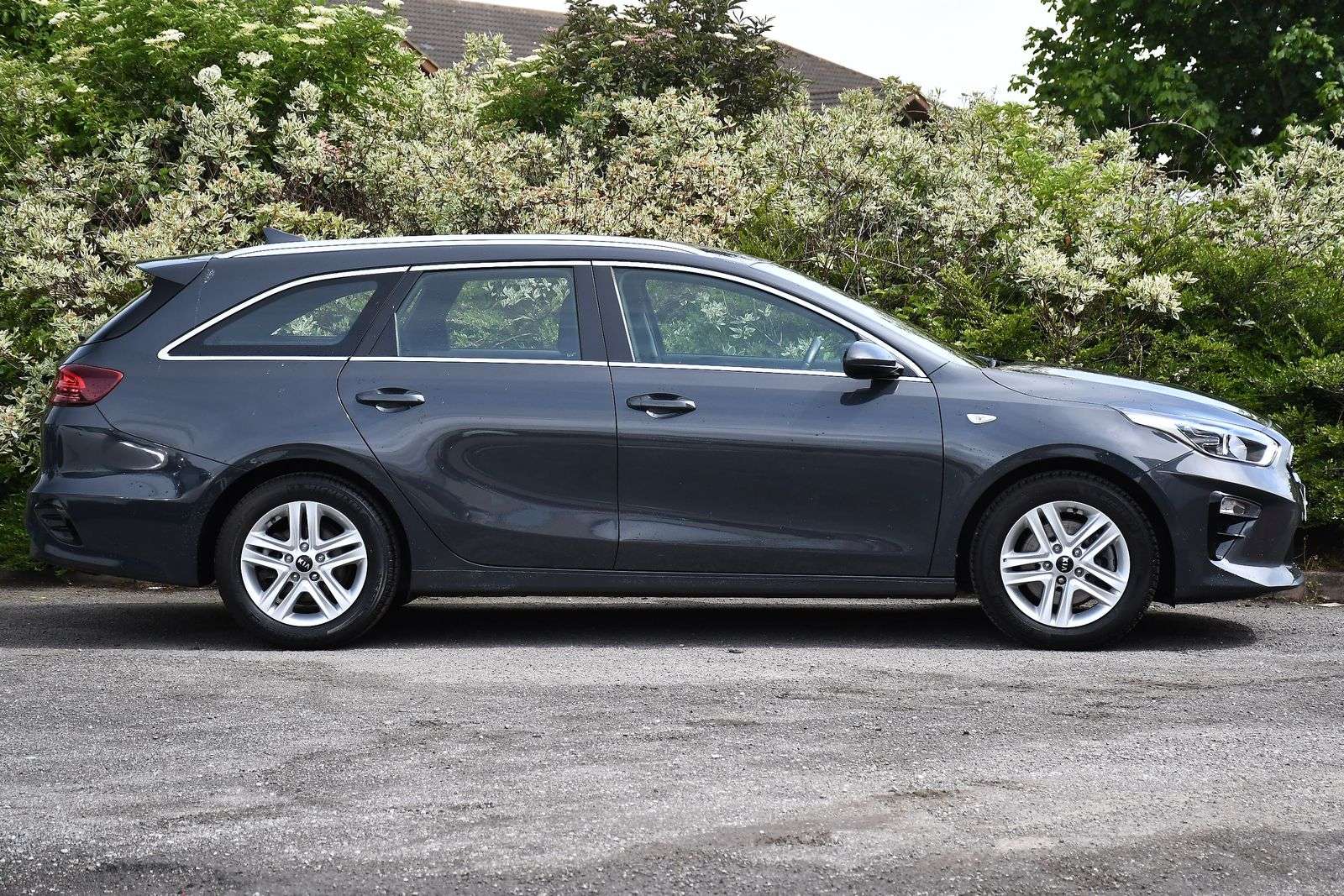 A 2020 KIA CEED 1.0 T-GDi 2 NAV Sportswagon 5dr Petrol Manual Euro 6 (s/s) (118 bhp) A 2020 KIA CEED 1.0 T-GDi 2 NAV Sportswagon 5dr Petrol Manual Euro 6 (s/s) (118 bhp)