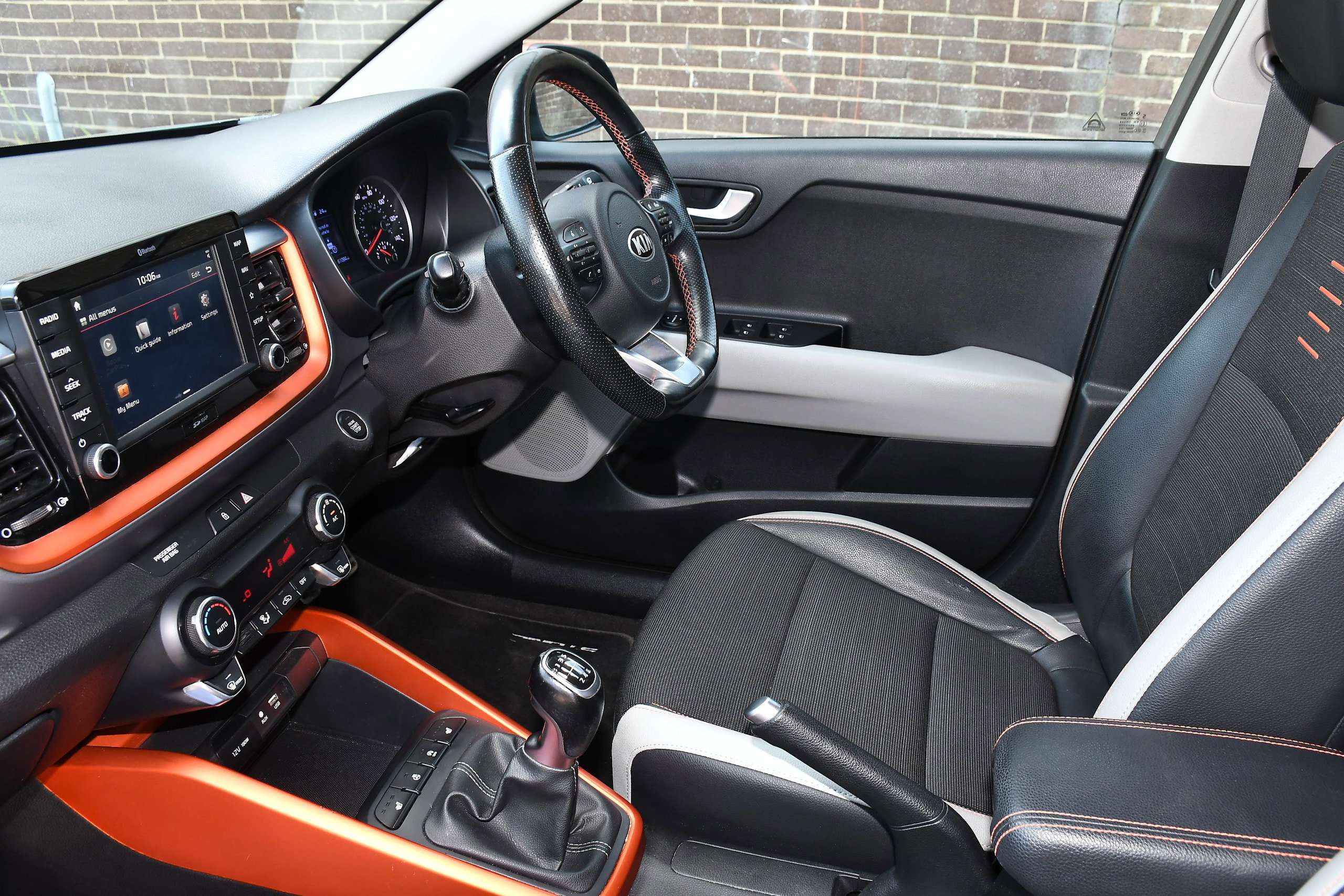 A 2018 KIA STONIC 1.0 T-GDi First Edition SUV 5dr Petrol Manual Euro 6 (s/s) (118 bhp) A 2018 KIA STONIC 1.0 T-GDi First Edition SUV 5dr Petrol Manual Euro 6 (s/s) (118 bhp)