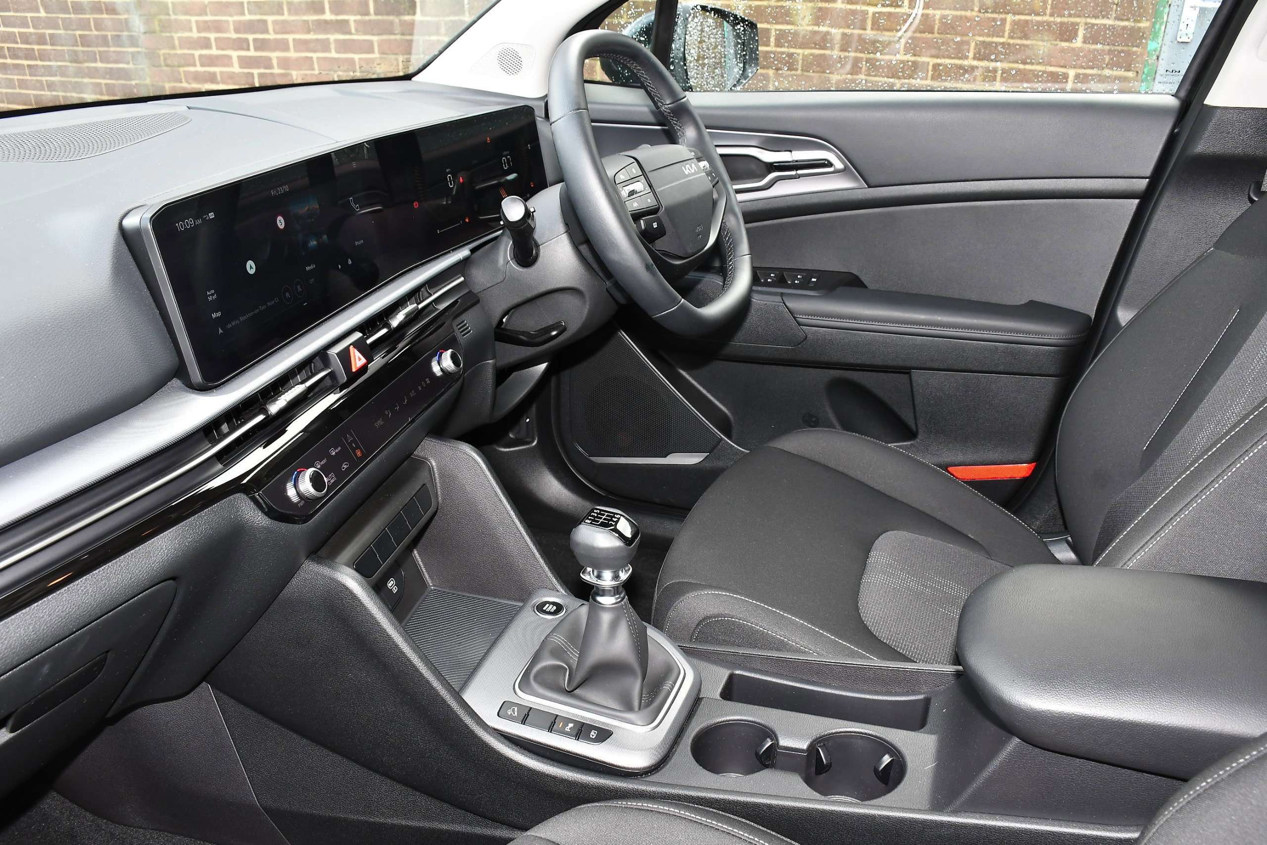 A 2026 KIA SPORTAGE 1.6 T-GDi Pure SUV 5dr Petrol Manual Euro 6 (s/s) (147 bhp) A 2026 KIA SPORTAGE 1.6 T-GDi Pure SUV 5dr Petrol Manual Euro 6 (s/s) (147 bhp)