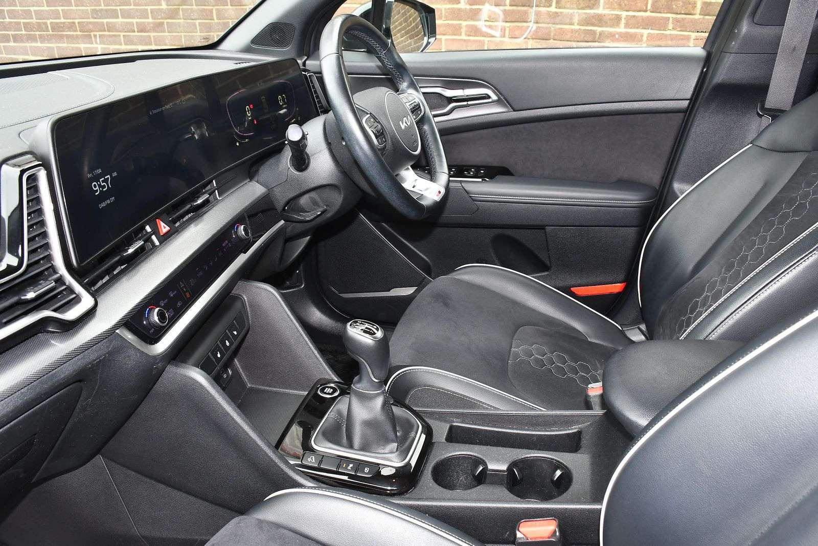 A 2023 KIA SPORTAGE 1.6 T-GDi GT-Line SUV 5dr Petrol Manual Euro 6 (s/s) (148 bhp) A 2023 KIA SPORTAGE 1.6 T-GDi GT-Line SUV 5dr Petrol Manual Euro 6 (s/s) (148 bhp)