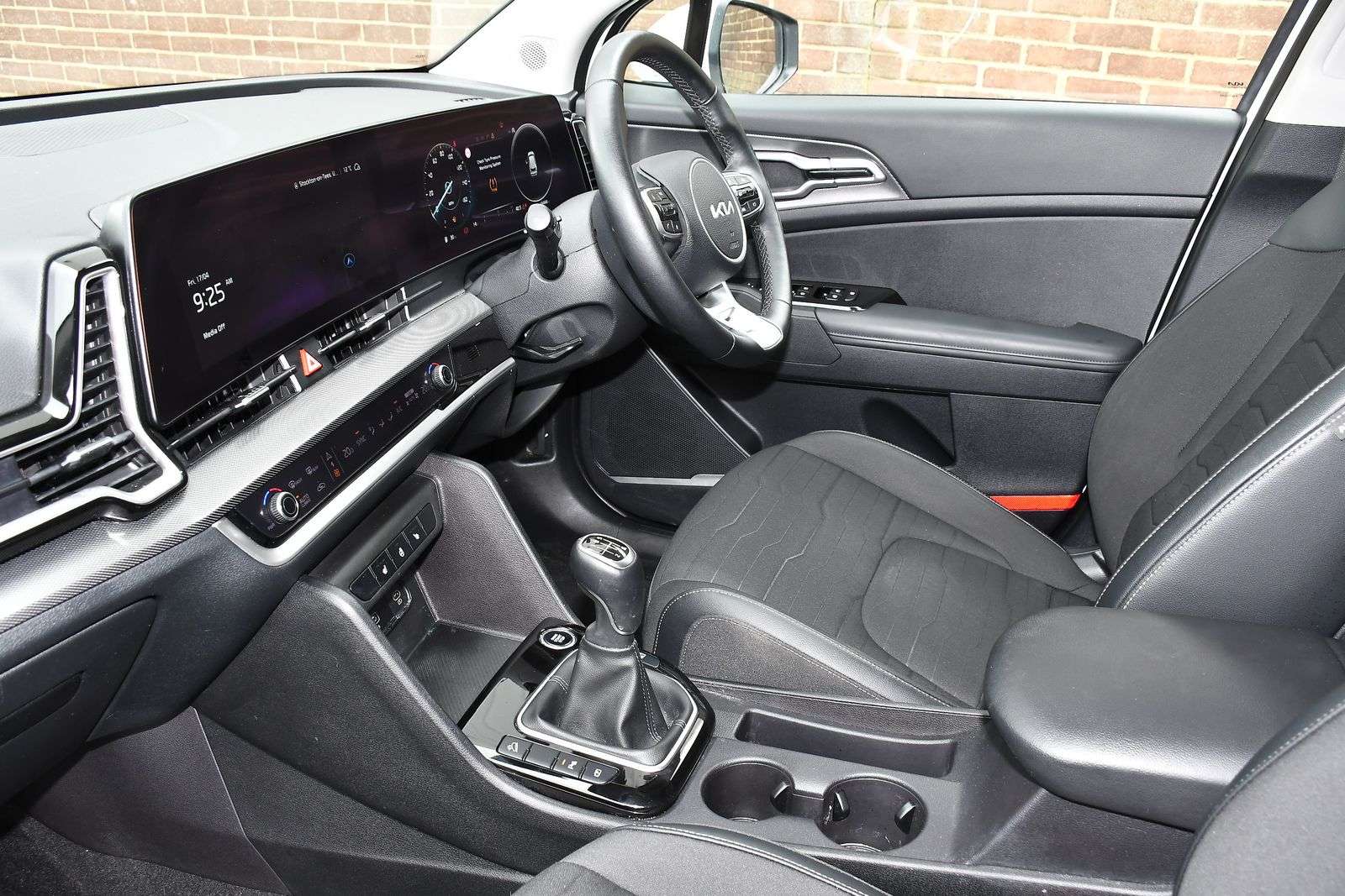 A 2024 KIA SPORTAGE 1.6 T-GDi 3 SUV 5dr Petrol Manual Euro 6 (s/s) (148 bhp) A 2024 KIA SPORTAGE 1.6 T-GDi 3 SUV 5dr Petrol Manual Euro 6 (s/s) (148 bhp)