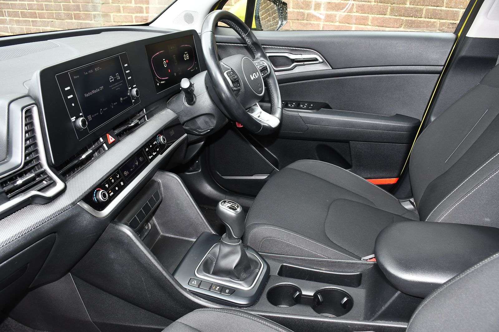 A 2023 KIA SPORTAGE 1.6 T-GDi 2 SUV 5dr Petrol Manual Euro 6 (s/s) (148 bhp) A 2023 KIA SPORTAGE 1.6 T-GDi 2 SUV 5dr Petrol Manual Euro 6 (s/s) (148 bhp)