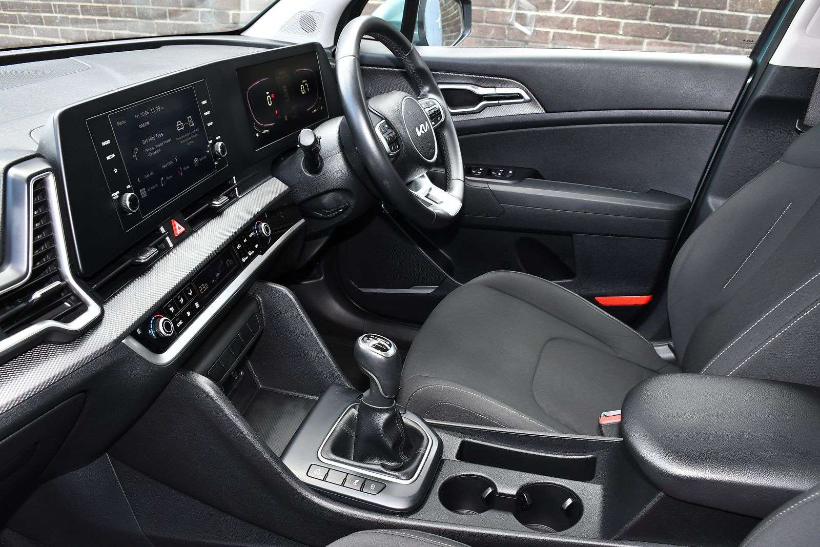 A 2023 KIA SPORTAGE 1.6 T-GDi 2 SUV 5dr Petrol Manual Euro 6 (s/s) (148 bhp) A 2023 KIA SPORTAGE 1.6 T-GDi 2 SUV 5dr Petrol Manual Euro 6 (s/s) (148 bhp)