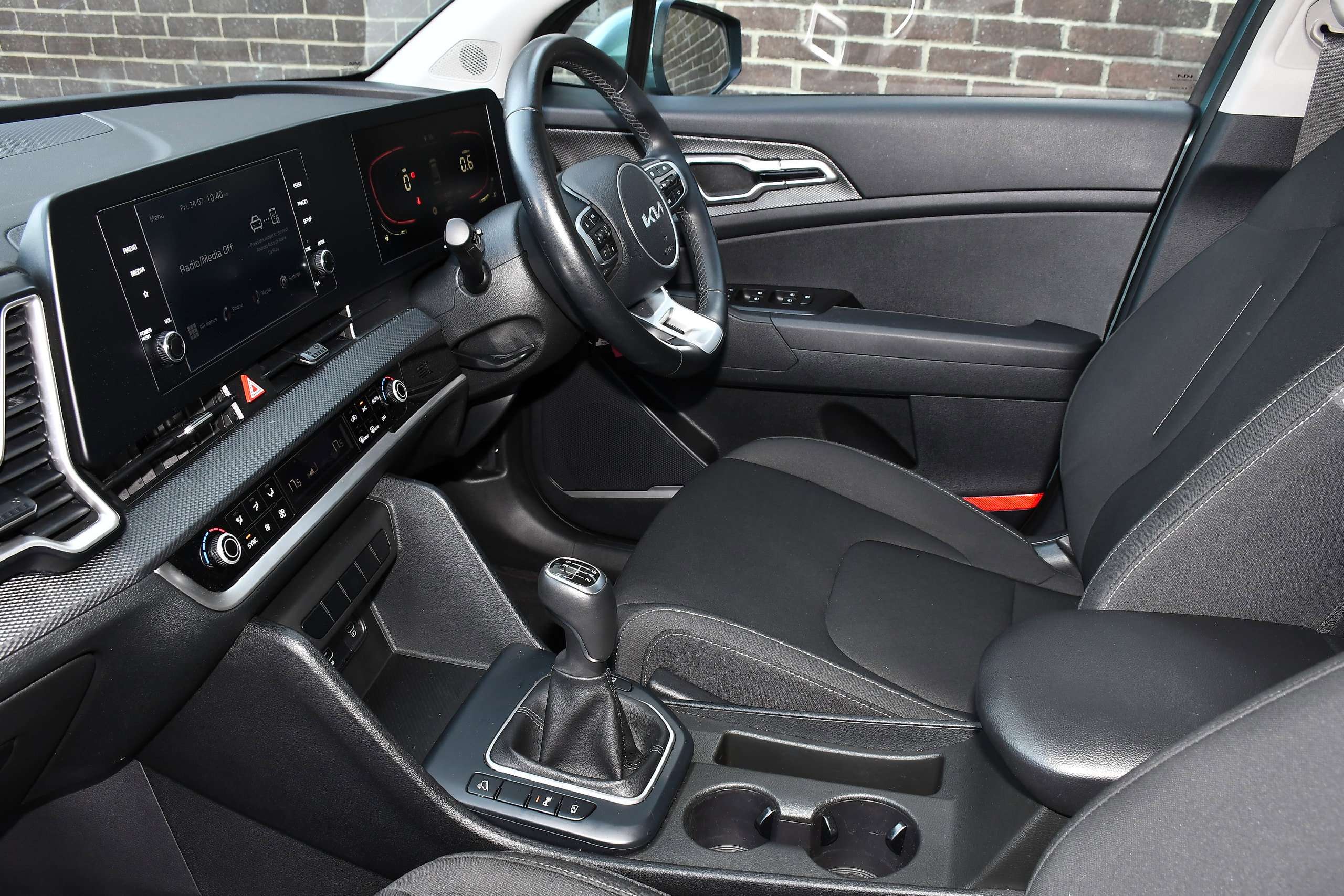 A 2023 KIA SPORTAGE 1.6 T-GDi 2 SUV 5dr Petrol Manual Euro 6 (s/s) (148 bhp) A 2023 KIA SPORTAGE 1.6 T-GDi 2 SUV 5dr Petrol Manual Euro 6 (s/s) (148 bhp)