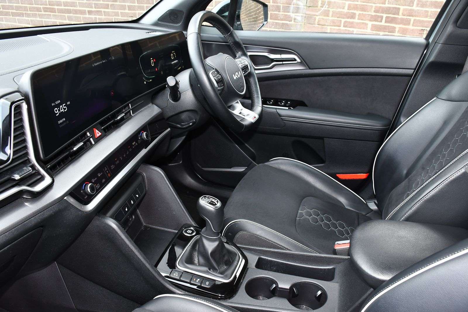 A 2024 KIA SPORTAGE 1.6 T-GDi MHEV GT-Line SUV 5dr Petrol Hybrid Manual Euro 6 (s/s) (157 bhp) A 2024 KIA SPORTAGE 1.6 T-GDi MHEV GT-Line SUV 5dr Petrol Hybrid Manual Euro 6 (s/s) (157 bhp)