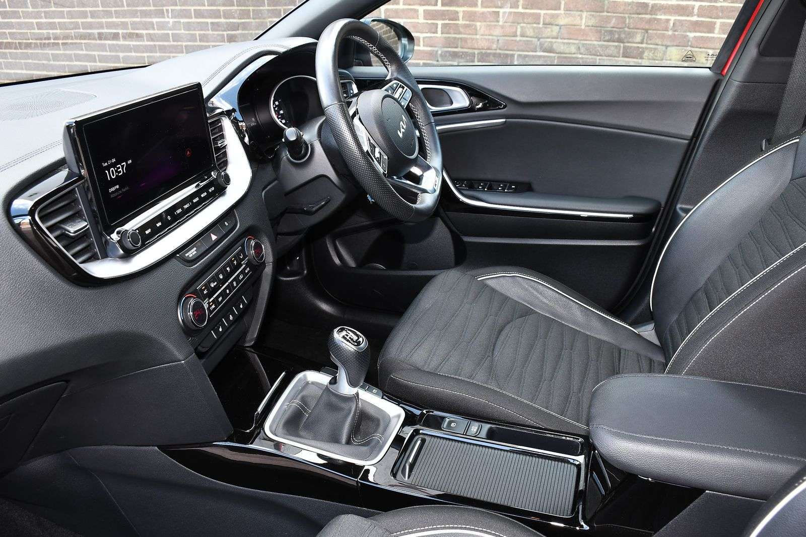 A 2024 KIA CEED 1.5 T-GDi GT-Line Hatchback 5dr Petrol Manual Euro 6 (s/s) (158 bhp) A 2024 KIA CEED 1.5 T-GDi GT-Line Hatchback 5dr Petrol Manual Euro 6 (s/s) (158 bhp)