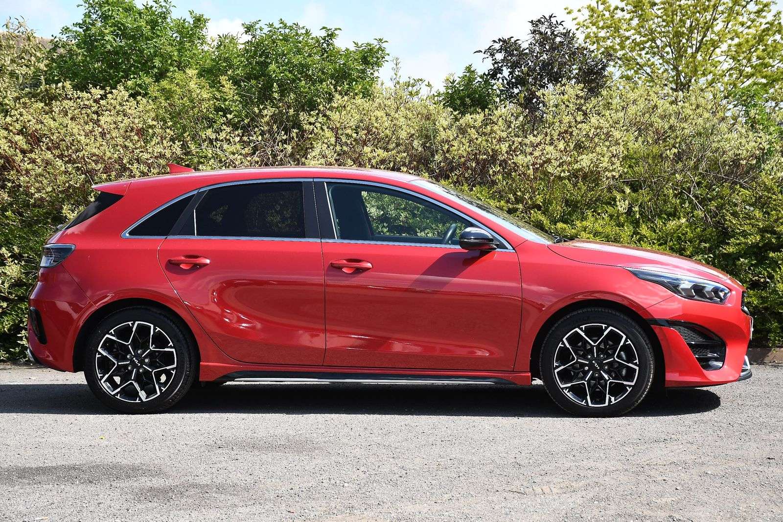 A 2024 KIA CEED 1.5 T-GDi GT-Line Hatchback 5dr Petrol Manual Euro 6 (s/s) (158 bhp) A 2024 KIA CEED 1.5 T-GDi GT-Line Hatchback 5dr Petrol Manual Euro 6 (s/s) (158 bhp)