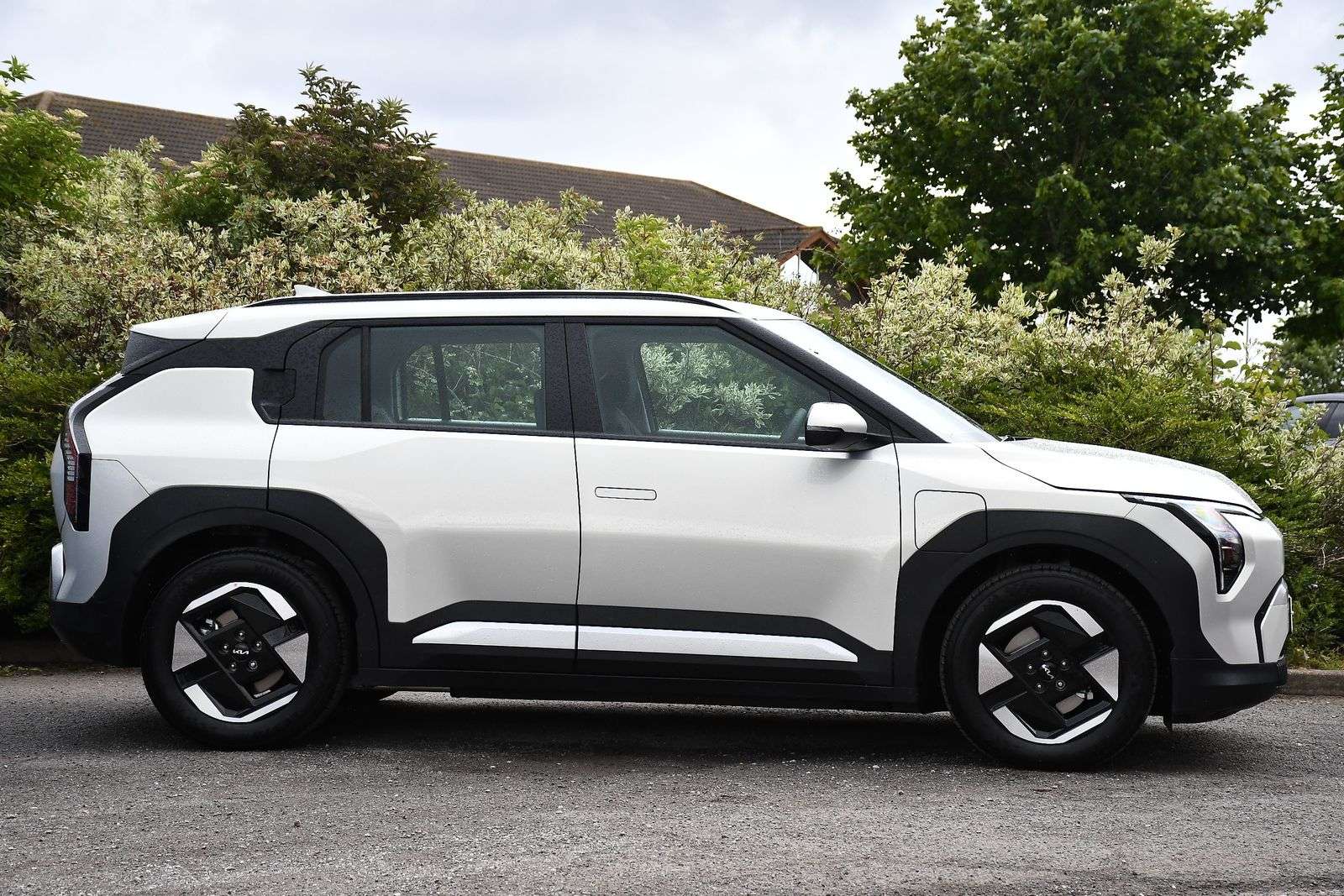 A 2025 KIA EV3 81.4kWh Air SUV 5dr Electric Auto (201 bhp) A 2025 KIA EV3 81.4kWh Air SUV 5dr Electric Auto (201 bhp)