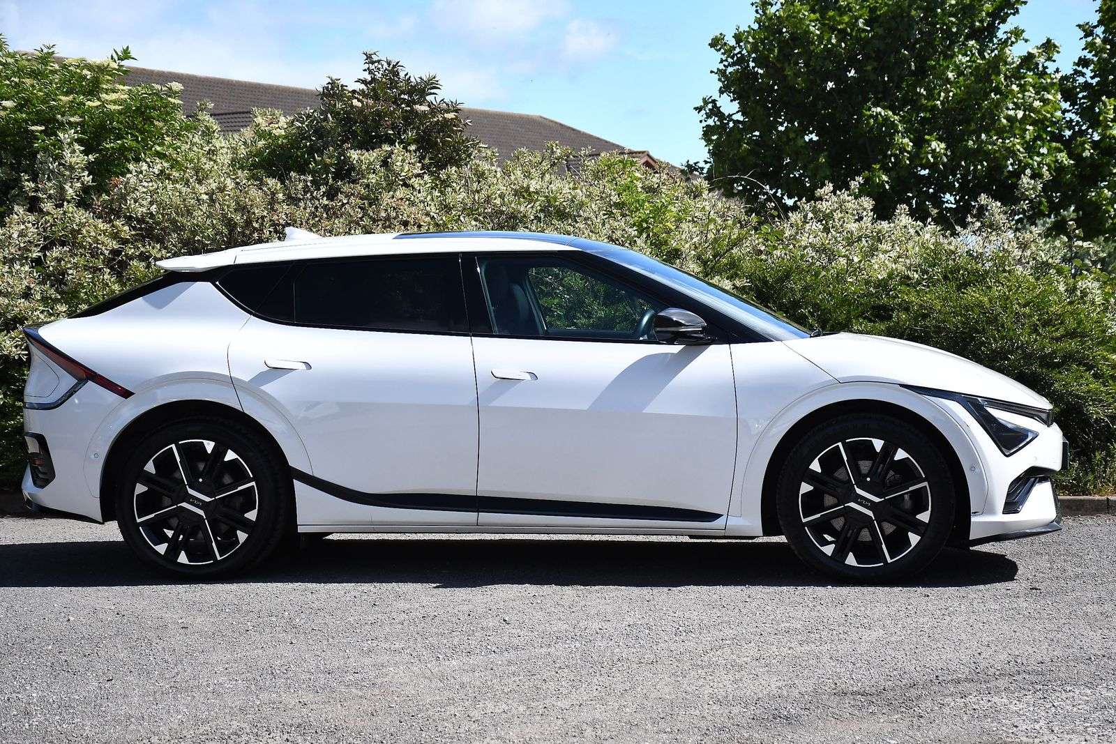 A 2024 KIA EV6 84kWh GT-Line S Hatchback 5dr Electric Auto (225 bhp) A 2024 KIA EV6 84kWh GT-Line S Hatchback 5dr Electric Auto (225 bhp)