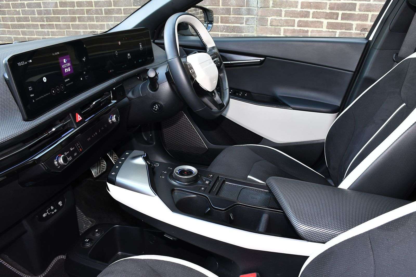 A 2024 KIA EV6 84kWh GT-Line S Hatchback 5dr Electric Auto (225 bhp) A 2024 KIA EV6 84kWh GT-Line S Hatchback 5dr Electric Auto (225 bhp)