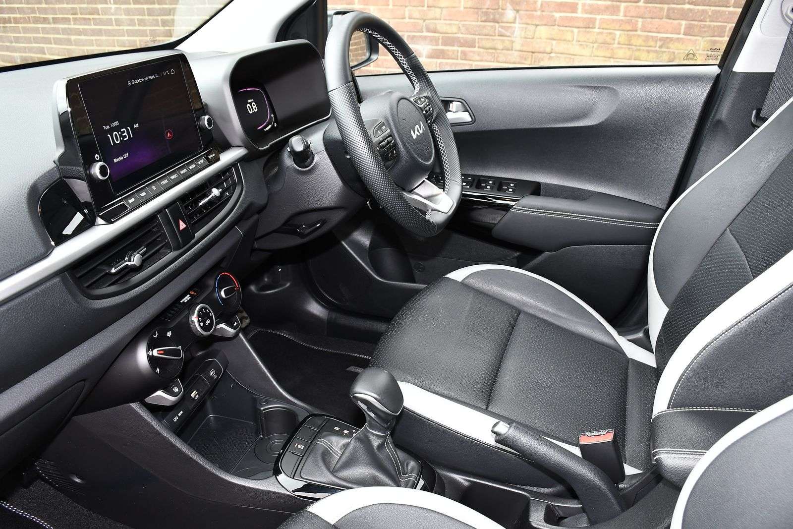 A 2024 KIA PICANTO 1.0 GT-Line Hatchback 5dr Petrol AMT Euro 6 (s/s) (62 bhp) A 2024 KIA PICANTO 1.0 GT-Line Hatchback 5dr Petrol AMT Euro 6 (s/s) (62 bhp)