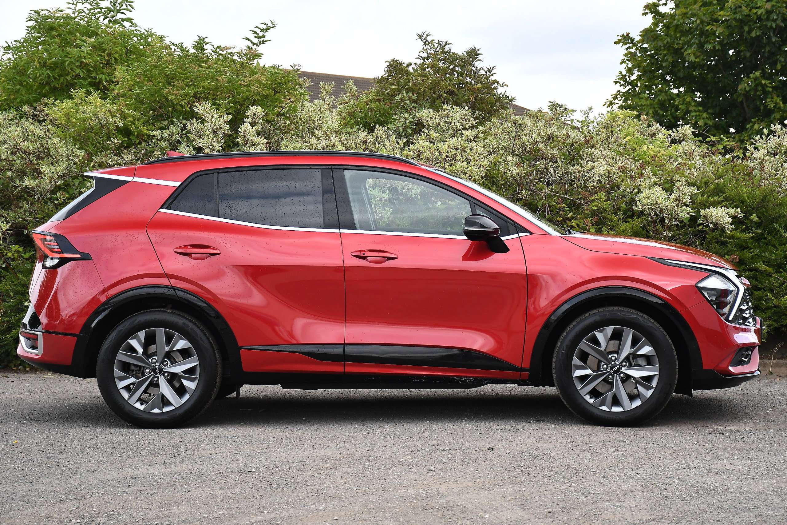 A 2024 KIA SPORTAGE 1.6 h T-GDi GT-Line SUV 5dr Petrol Hybrid Auto Euro 6 (s/s) (207 bhp) A 2024 KIA SPORTAGE 1.6 h T-GDi GT-Line SUV 5dr Petrol Hybrid Auto Euro 6 (s/s) (207 bhp)