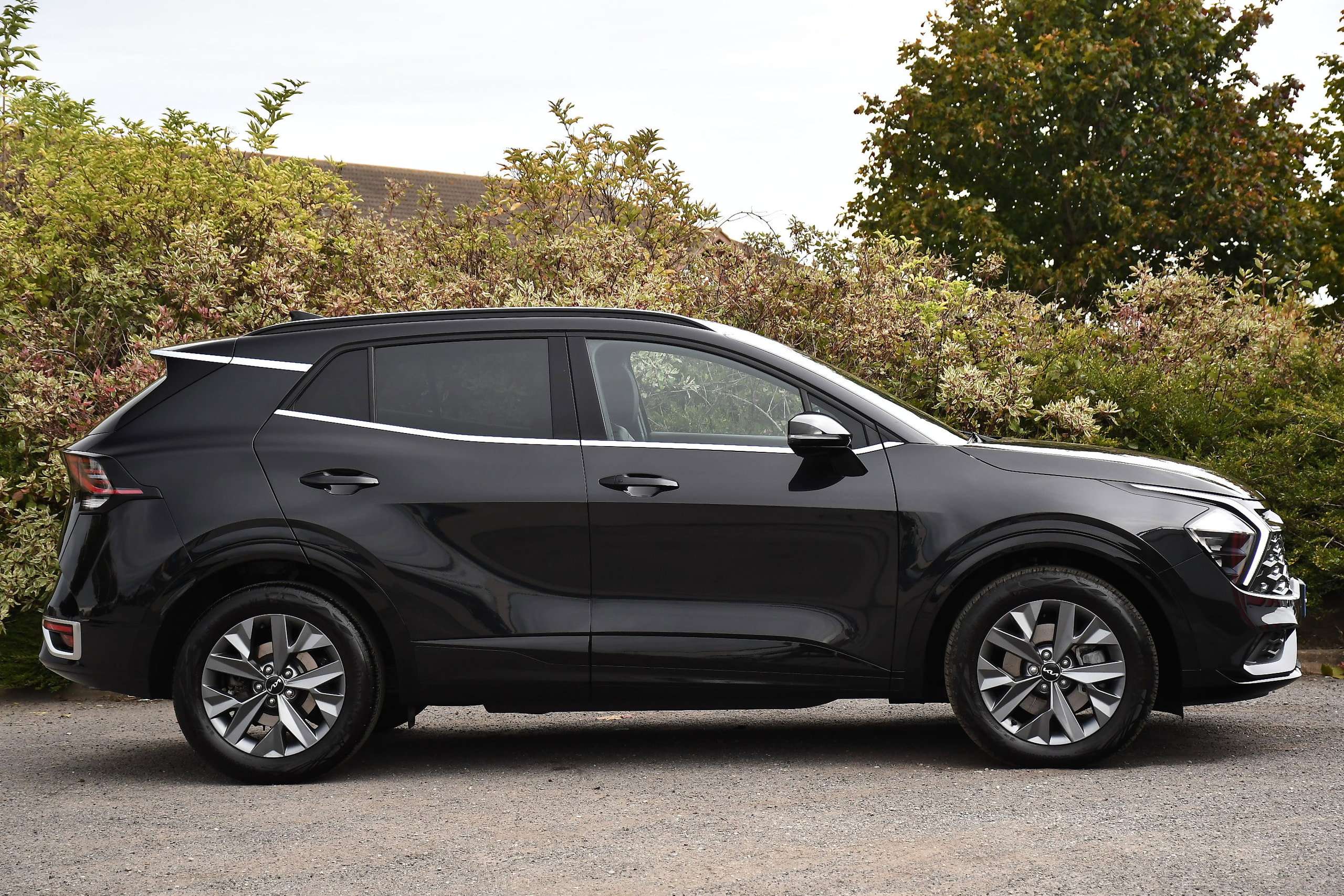 A 2025 KIA SPORTAGE 1.6 h T-GDi GT-Line SUV 5dr Petrol Hybrid Auto Euro 6 (s/s) (207 bhp) A 2025 KIA SPORTAGE 1.6 h T-GDi GT-Line SUV 5dr Petrol Hybrid Auto Euro 6 (s/s) (207 bhp)
