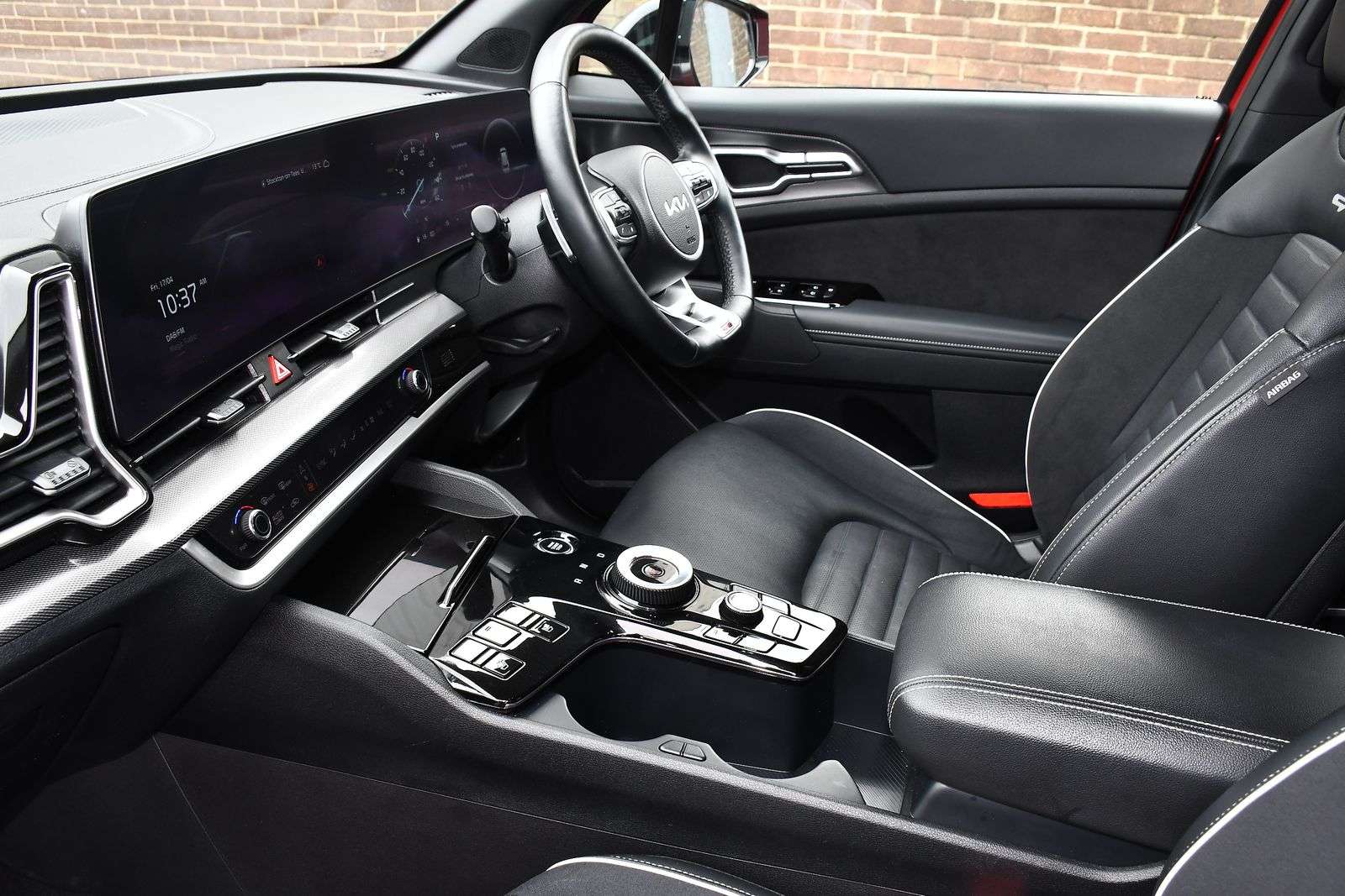 A 2024 KIA SPORTAGE 1.6 h T-GDi GT-Line S SUV 5dr Petrol Hybrid Auto Euro 6 (s/s) (226 bhp) A 2024 KIA SPORTAGE 1.6 h T-GDi GT-Line S SUV 5dr Petrol Hybrid Auto Euro 6 (s/s) (226 bhp)