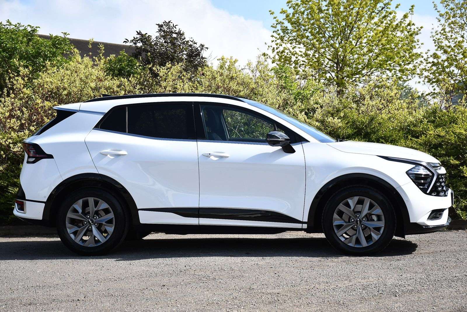 A 2024 KIA SPORTAGE 1.6 h T-GDi GT-Line S SUV 5dr Petrol Hybrid Auto Euro 6 (s/s) (226 bhp) A 2024 KIA SPORTAGE 1.6 h T-GDi GT-Line S SUV 5dr Petrol Hybrid Auto Euro 6 (s/s) (226 bhp)