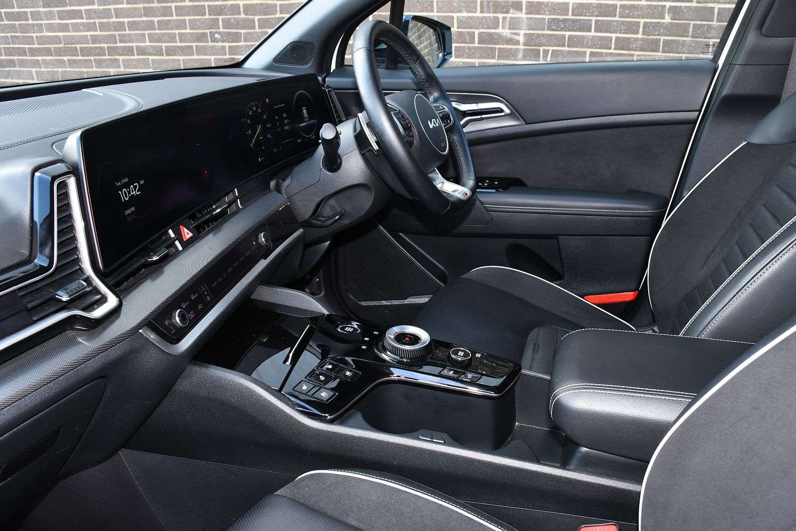 A 2024 KIA SPORTAGE 1.6 h T-GDi GT-Line S SUV 5dr Petrol Hybrid Auto Euro 6 (s/s) (226 bhp) A 2024 KIA SPORTAGE 1.6 h T-GDi GT-Line S SUV 5dr Petrol Hybrid Auto Euro 6 (s/s) (226 bhp)